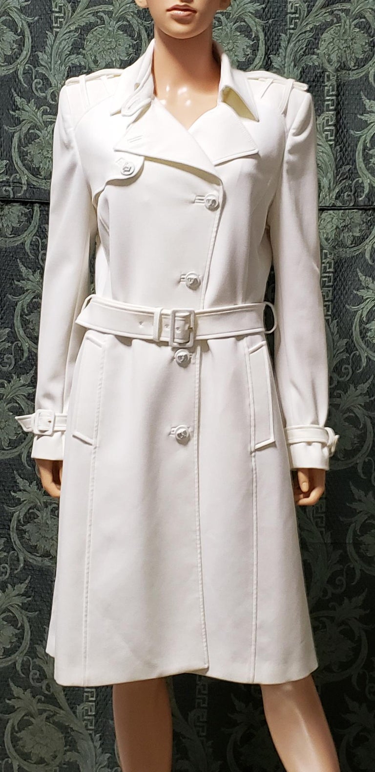New VERSACE OFF WHITE TRENCH COAT IT 46 For Sale at 1stDibs | versace trench  coat