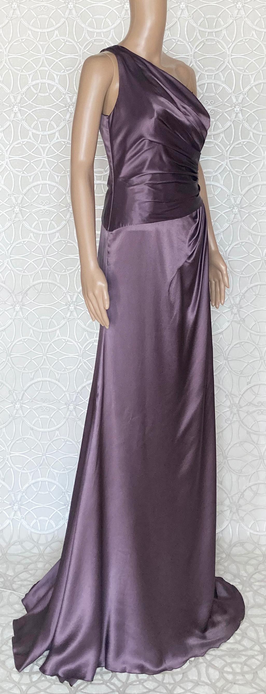 P/E 2009 Ln° 37 - VERSACE - Robe longue violette à une épaule avec cœurs 46 - 10 en vente 5