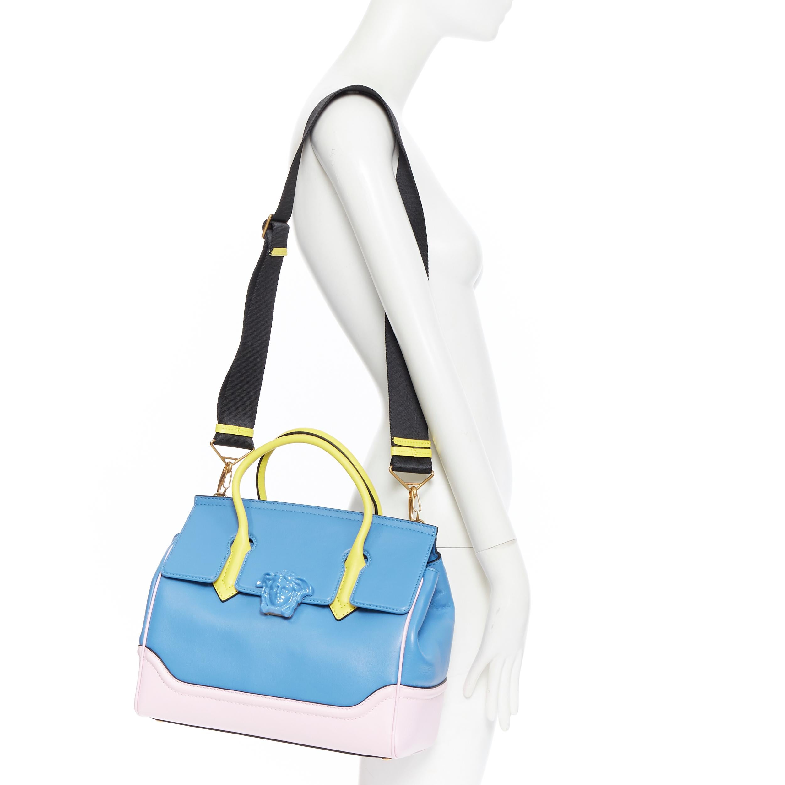 new VERSACE Palazzo Empire blue pink yellow calf Medusa large shoulder bag
Brand: Versace
Designer: Donatella Versace
Model Name / Style: Palazzo Empire
Material: Leather; calf leather
Color: Blue
Pattern: Solid
Lining material: Leather
Extra