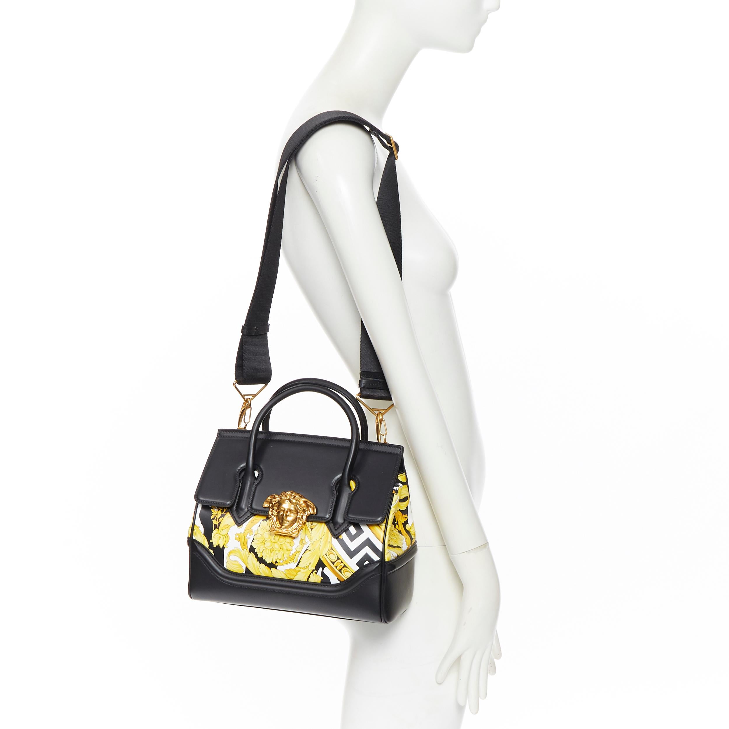 nuovo VERSACE Palazzo Empire Medusa Small AW19 Savage Baroque in pelle a tracolla
Marchio: Versace
Stilista: Donatella Versace
Collezione: Autunno Inverno 2019
Nome del modello / Stile: Impero 
Materiale: Pelle; vitello 
Colore: nero
Modello: