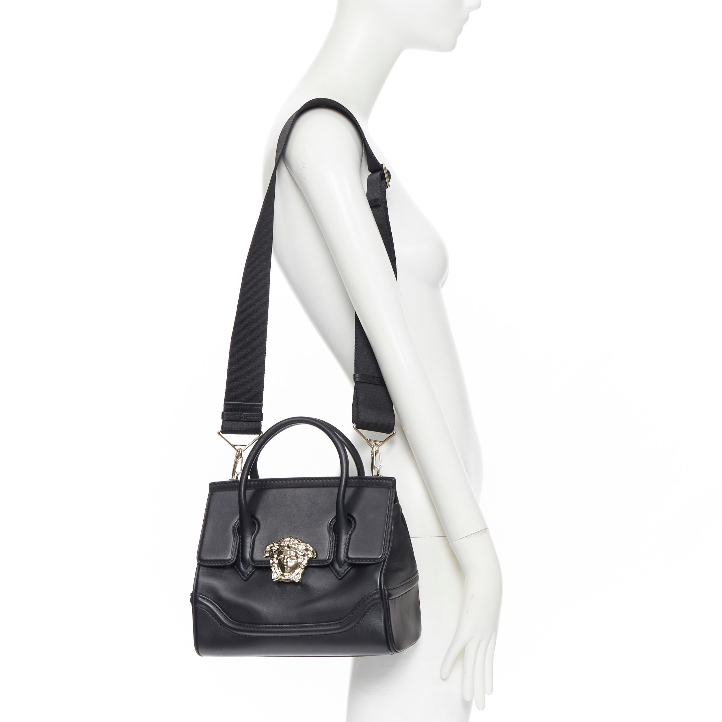 new VERSACE Palazzo Empire Small black leather gold Medusa flap shoulder bag
Brand: Versace
Designer: Donatella Versace
Model Name / Style: Versace Empire
Material: Leather
Color: Black
Pattern: Solid
Closure: Clasp
Extra Detail: Palazzo Empire