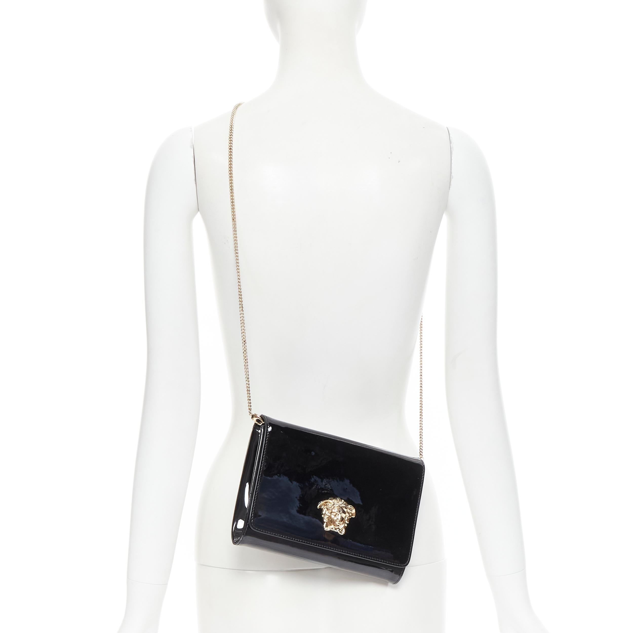 new VERSACE Palazzo Medusa black patent gold chain crossbody clutch bag
Reference: MAWG/A00057 
Brand: Versace 
Designer: Donatella Versace 
Model: Palazzo Medusa clutch 
Material: Patent Leather 
Color: Black 
Pattern: Solid 
Closure: Magnet 
Extra