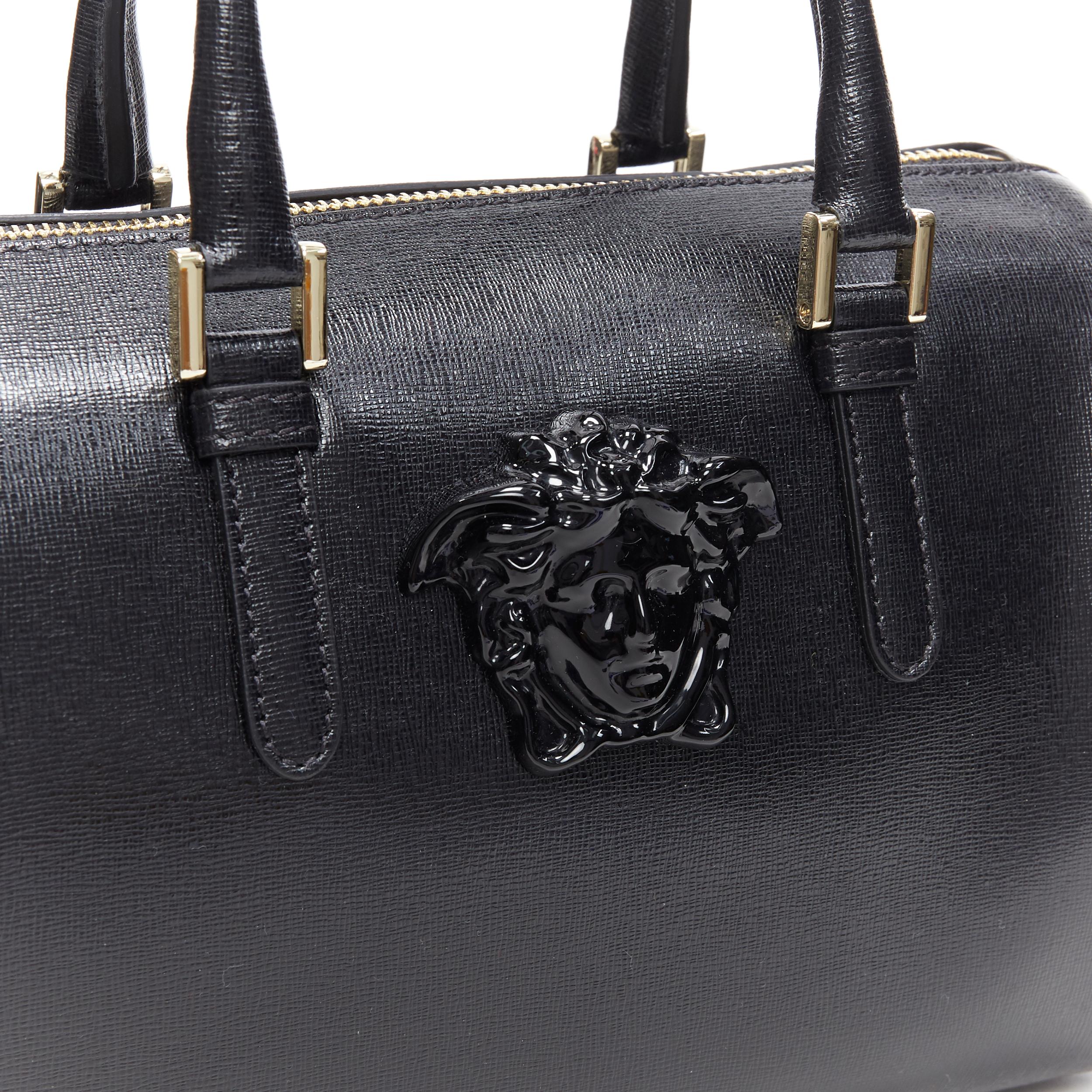 Kleine, neue VERSACE Palazzo Medusa, Palazzo Medusa, kleine, schnelle Crosstasche aus schwarzem Saffiano-Leder 3