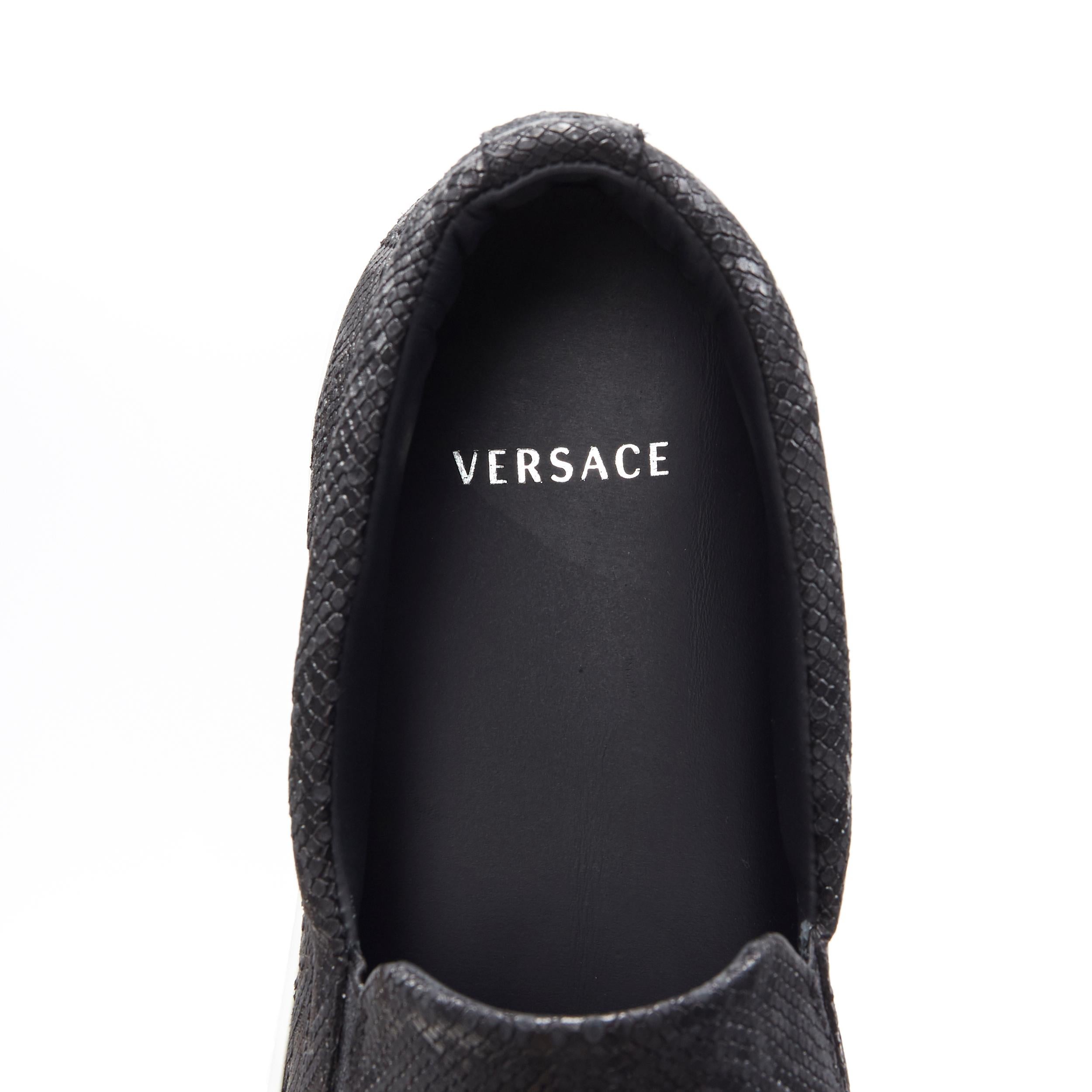 new VERSACE Palazzo Medusa black stamped leather low top skate sneakers EU39 3