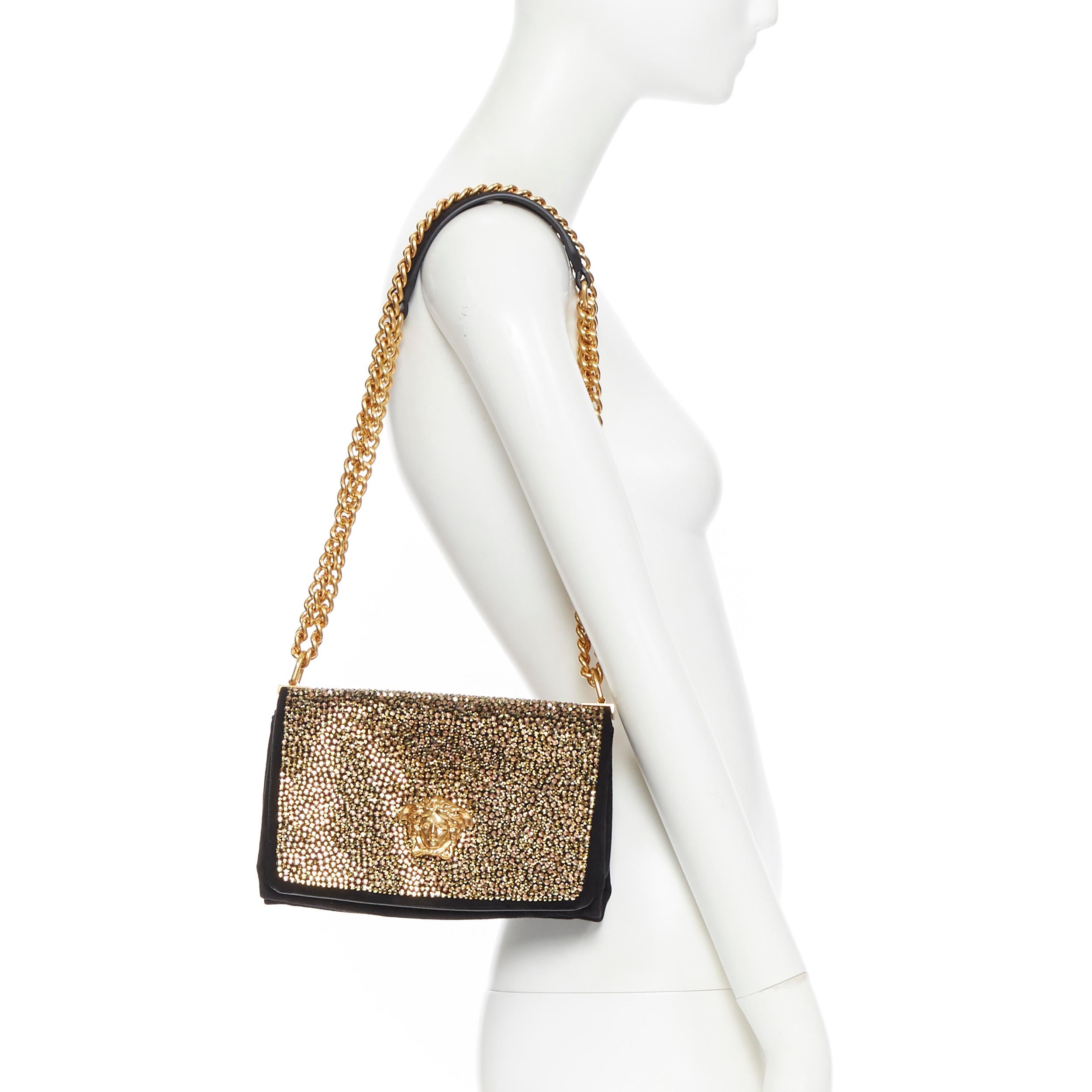 new VERSACE Palazzo Medusa gold strass crystal black suede chain shoulder bag
Brand: Versace
Designer: Donatella Versace
Collection: Fall Winter 2019
Model Name / Style: Palazzo Medusa
Material: Suede
Color: Black
Pattern: Solid
Closure: