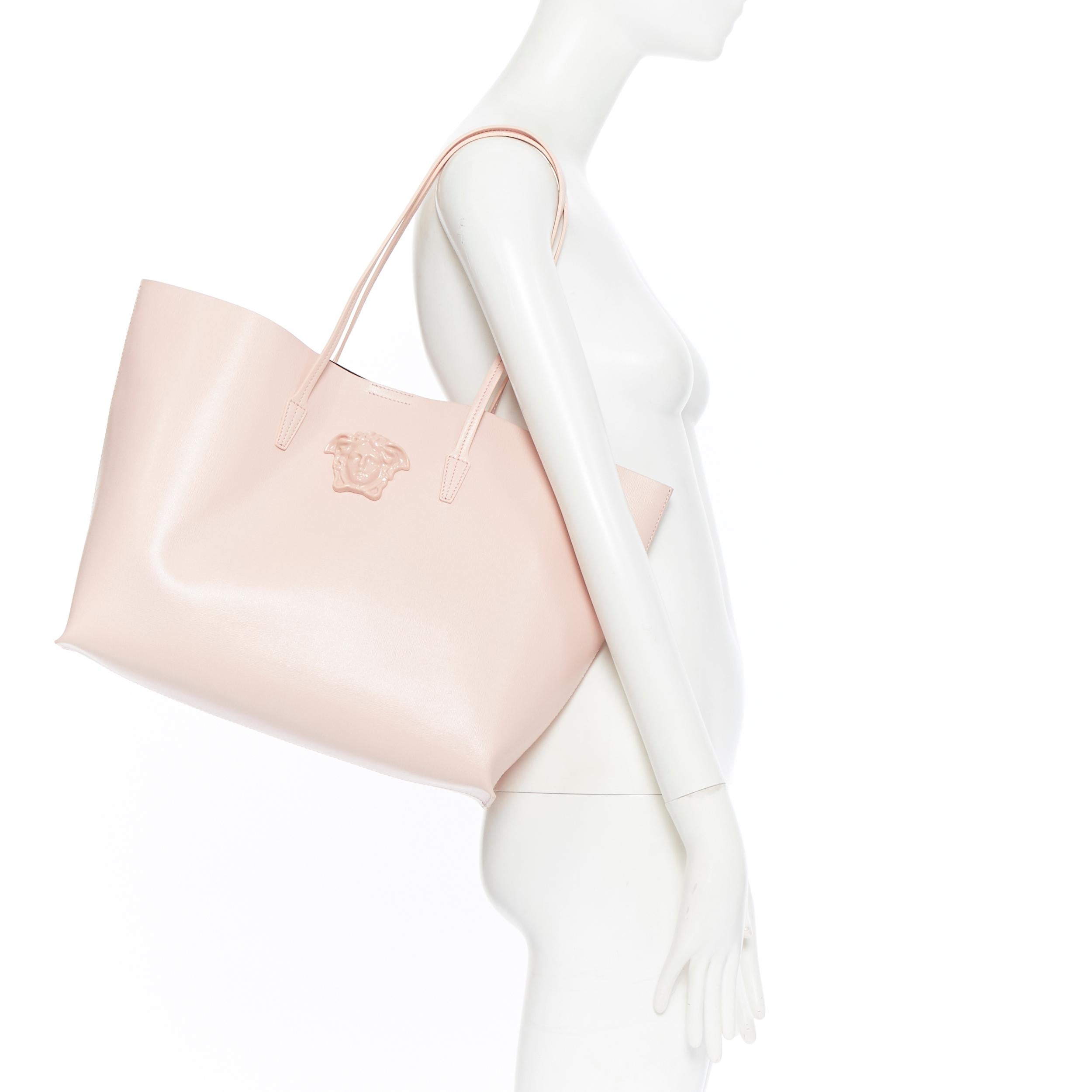 new VERSACE Palazzo Medusa light pink saffiano leather large neverfull tote bag
Brand: Versace
Designer: Donatella Versace
Model Name / Style: Palazzo Medusa tote
Material: Leather; saffiano leather
Color: Pink
Pattern: Solid
Closure: Magnetic
Extra