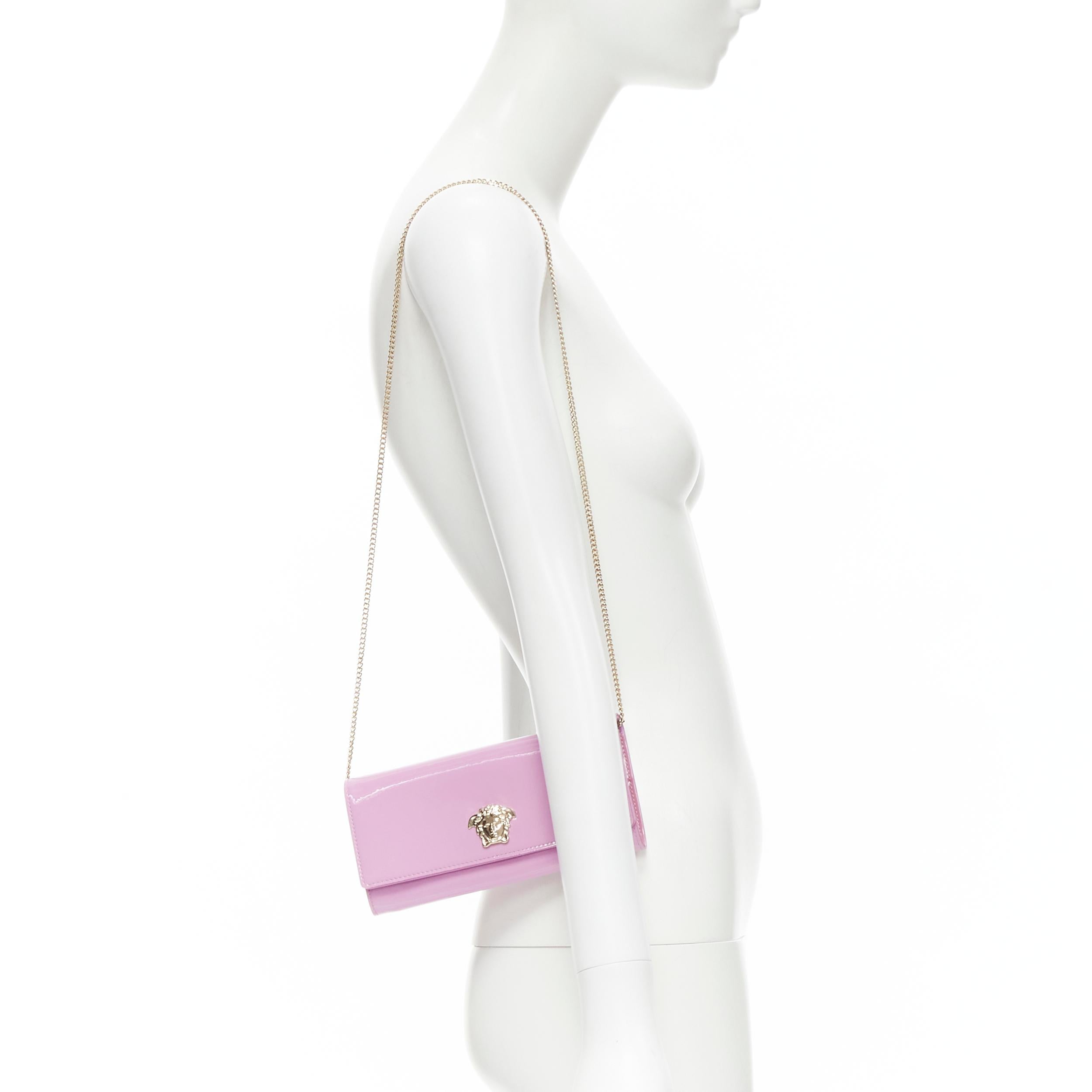 new VERSACE Palazzo Medusa lilac purple patent gold wallet chain crossbody bag 
Reference: TGAS/B01959 
Brand: Versace 
Collection: Palazzo Medusa 
Material: Patent Leather 
Color: Purple 
Pattern: Solid 
Closure: Button 
Extra Detail: Gold-tone