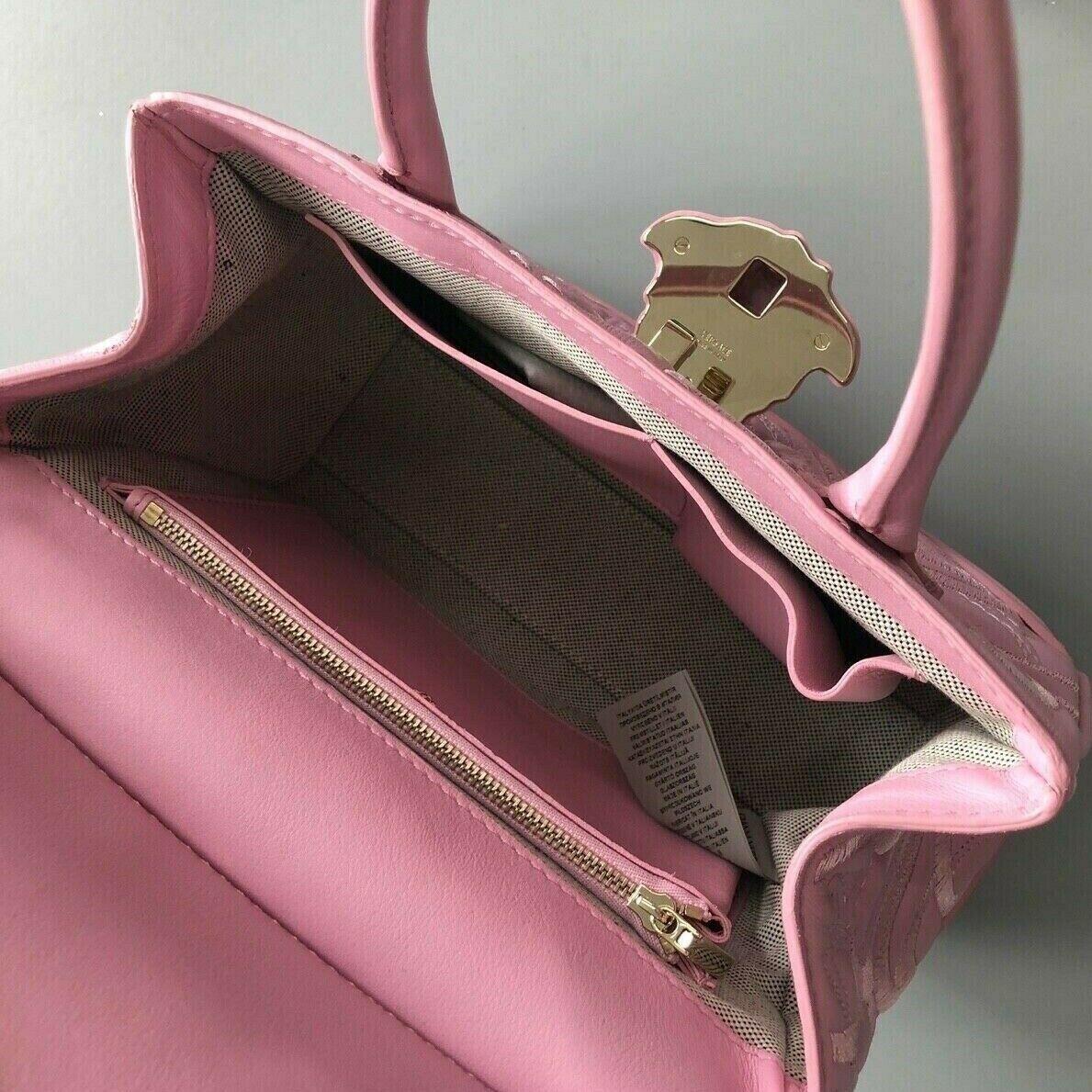 VERSACE Palazzo kleine Empire-Umhängetasche aus rosa Leder mit Medusa-Stickerei 5