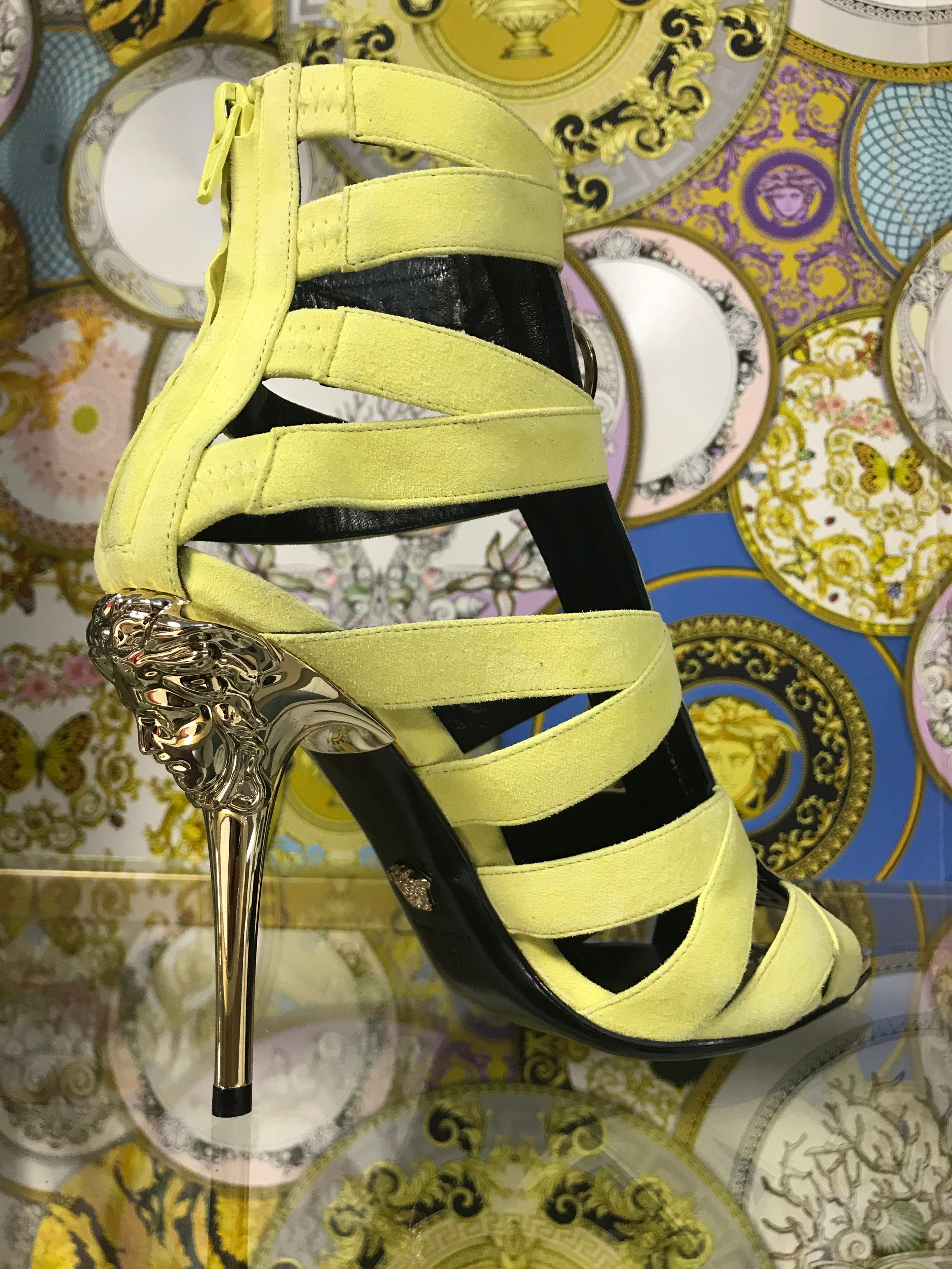 VERSACE GLADIATOR SANDALS

These sandals are a luxurious revival of the legendary gladiator shoes.

Soft yellow suede is trimmed with snakeskin.

Finished with iconic Medusa on the zipper pull and the heel.

IT Size: 37 - US 7

Made in Italy

New
