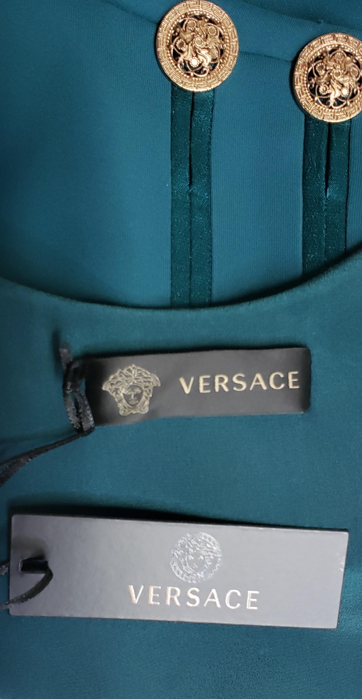 Neu Versace Petrolblaues, militärisch inspiriertes Kleid aus Seide im Angebot 7