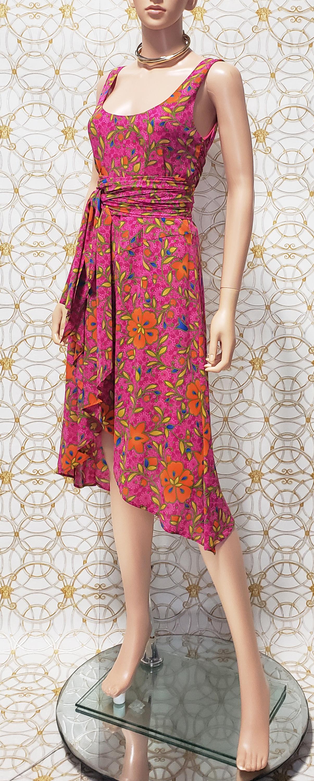 VERSACE SILK DRESS

   Stretch silk with floral print is shaped into one of the most beautiful dresses. 
Discrete back zipper
Flared wrap skirt
Uneven hem
Wrap ties at side
Fully lined
Made in Italy

Content: 91% silk and 9% spandex

Made In