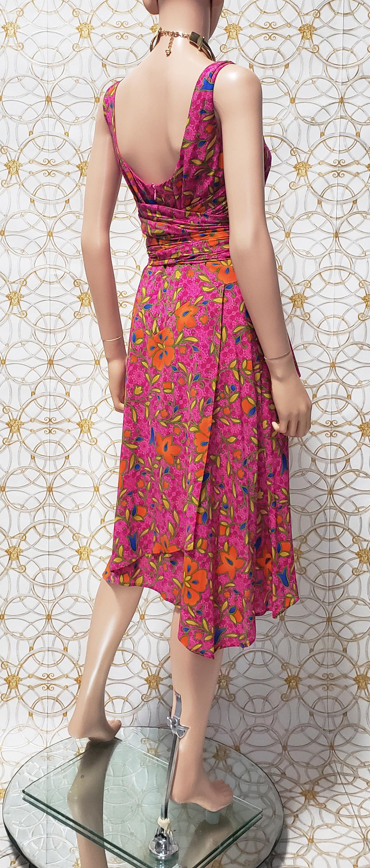 NEW VERSACE PINK FLORAL PRINT SILK Dress 44 - 10 For Sale 1
