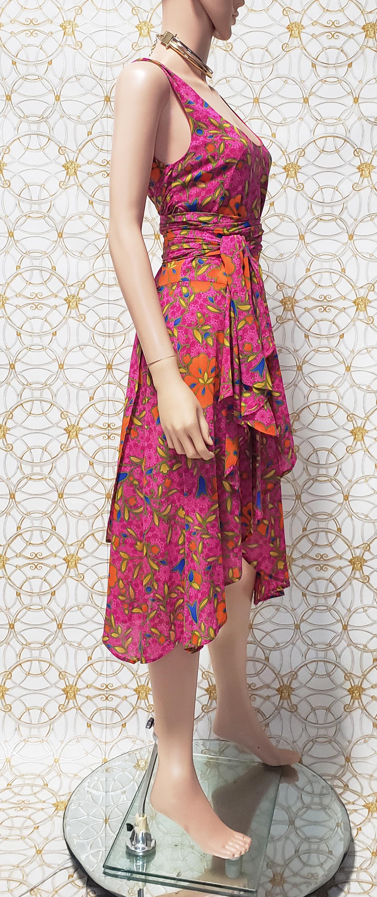 NEW VERSACE PINK FLORAL PRINT SILK Dress 44 - 10 For Sale 2