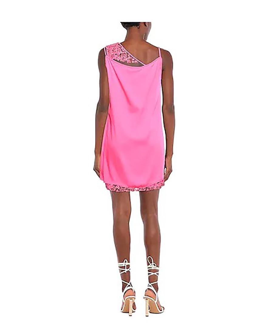 VERSACE

Tulle, satin, logo, beads, solid colour with appliqués, square neckline, sleeveless,
 no pockets, side closure, zipper closure, fully lined

Content: 100% Polyester, Polyamide

Size IT 38 - 2
Length (from the back to the bottom of the