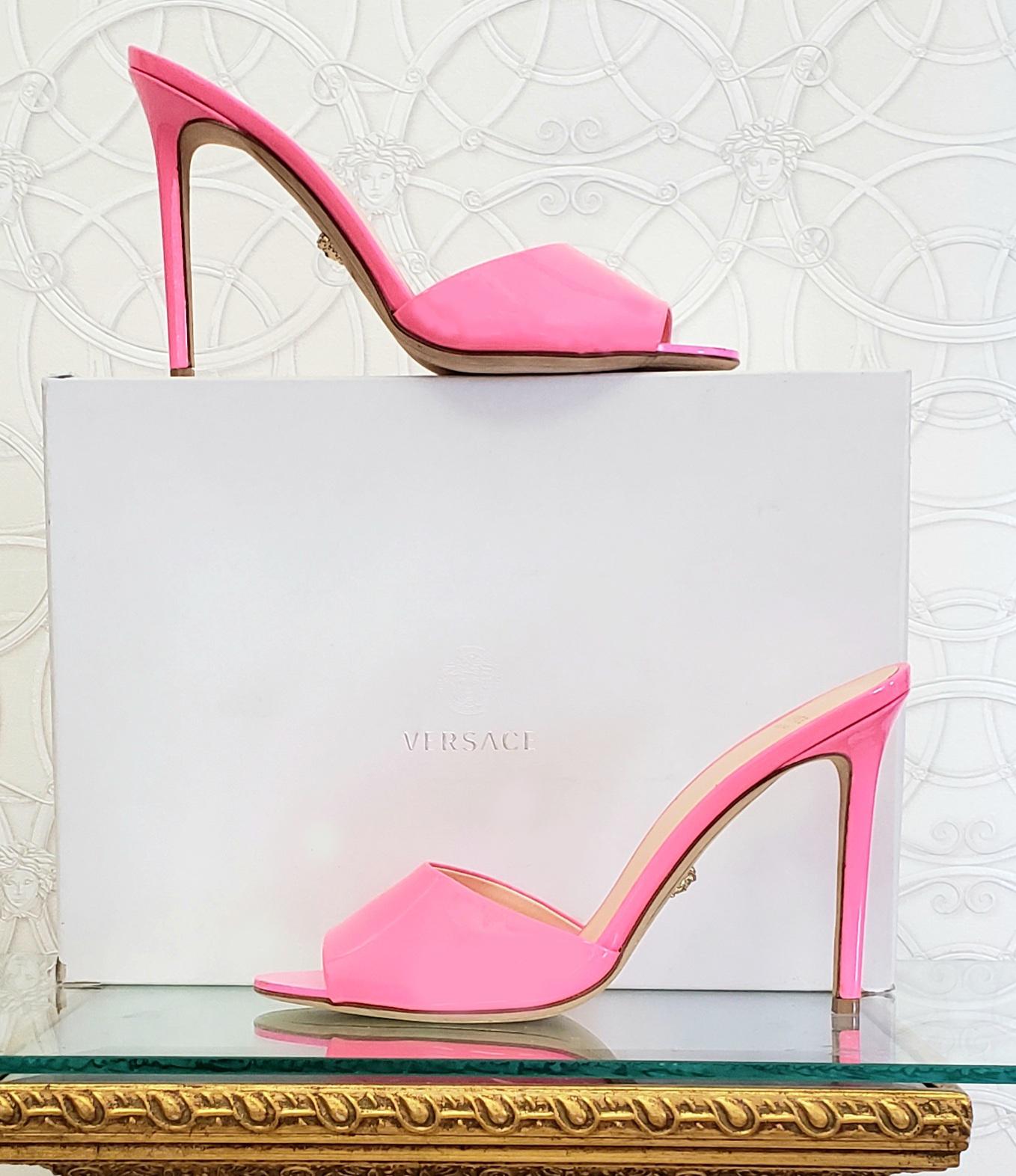 Resort 2016 New VERSACE PINK PATENT LEATHER MULE SANDALS SHOES 41 - 11 For Sale 1