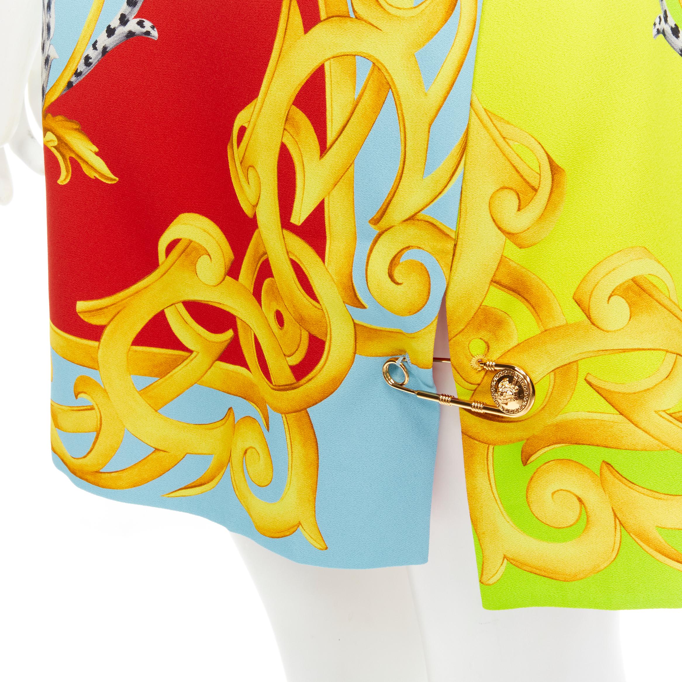 new VERSACE Pop Acantus Barocco gold Medusa safety pin slit mini skirt IT40 S 
Reference: TGAS/C00886 
Brand: Versace 
Designer: Donatella Versace 
Collection: Pop Acanthus Barocco 
Material: Viscose 
Color: Multicolour 
Pattern: Floral 
Closure:
