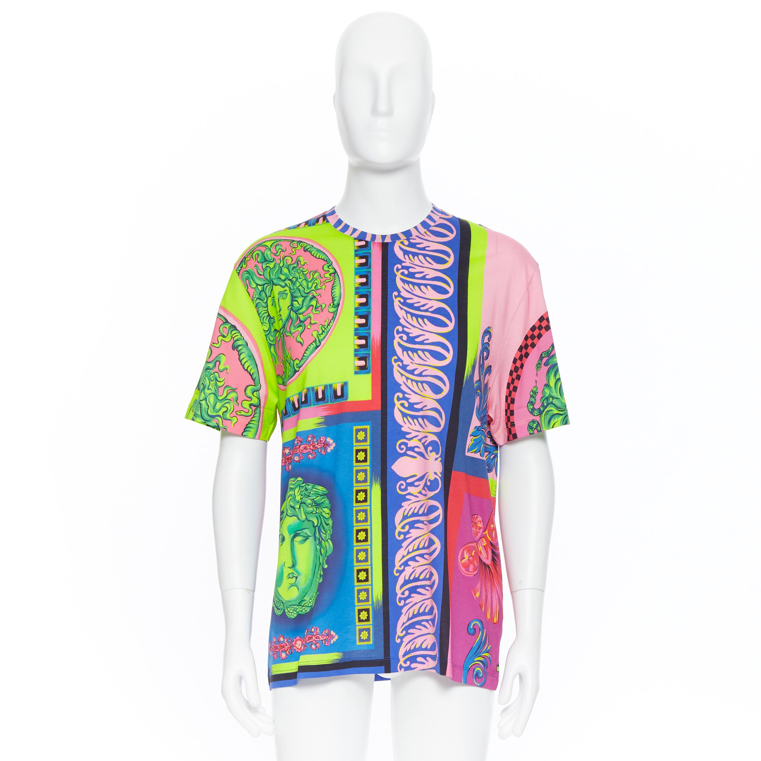 new VERSACE  Pop Foulard 100% cotton neon Medusa graphic print t-shirt top M
Brand: Versace
Designer: Donatella Versace
Collection: Pre-fall 2018
Model Name / Style: Printed t-shirt
Material: Cotton
Color: Multicolour
Pattern: Other; neon pop