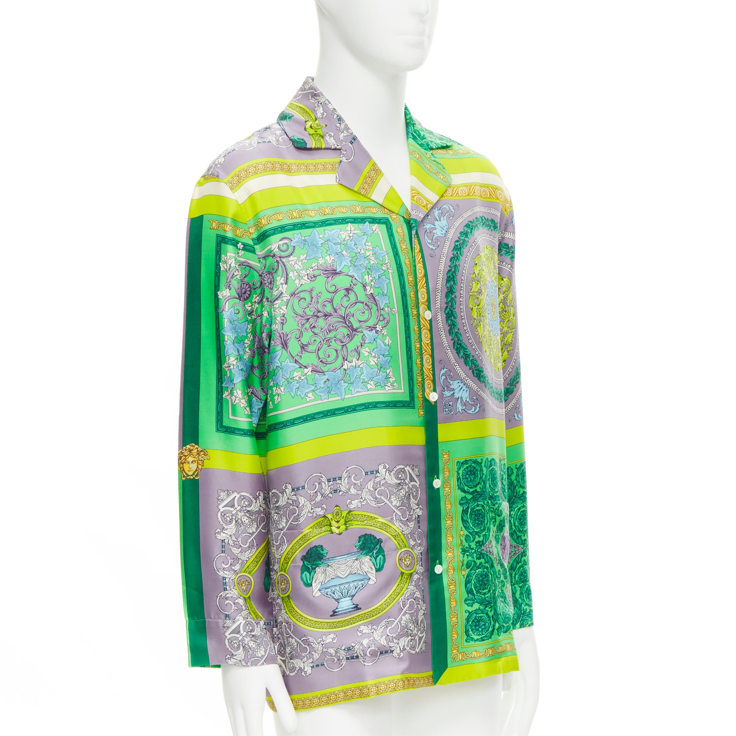 new VERSACE Pop Mosaic Barocco green purple silk pajama shirt IT1 S
Reference: TGAS/C01009
Brand: Versace
Designer: Donatella Versace
Collection: Pop Mosaic Barocco 
As seen on: Justin Bieber
Material: Silk
Color: Green
Pattern: Floral
Closure: