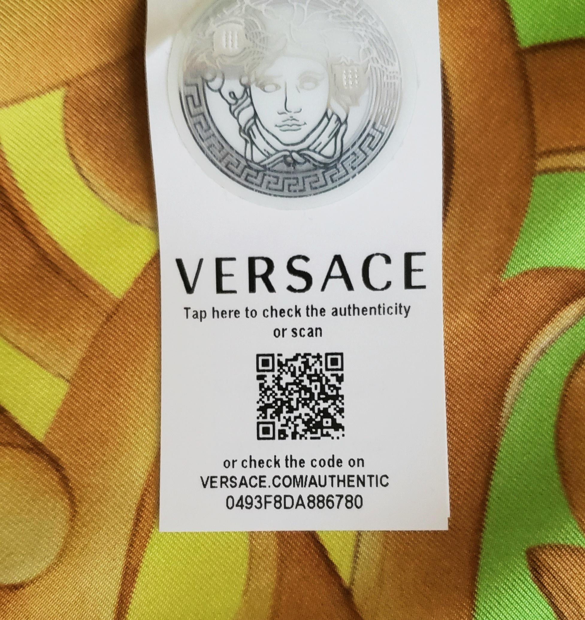 New VERSACE PRINTED 100% SILK SHIRT IT 58 - US (4XL) For Sale 1