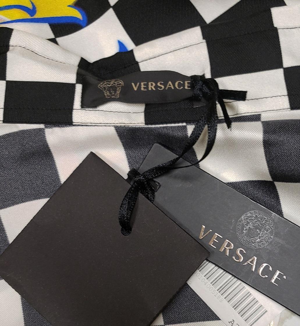 new VERSACE PRINTED 100% SILK SHIRT size 48, 50, 52, 54, 56 In New Condition For Sale In Montgomery, TX