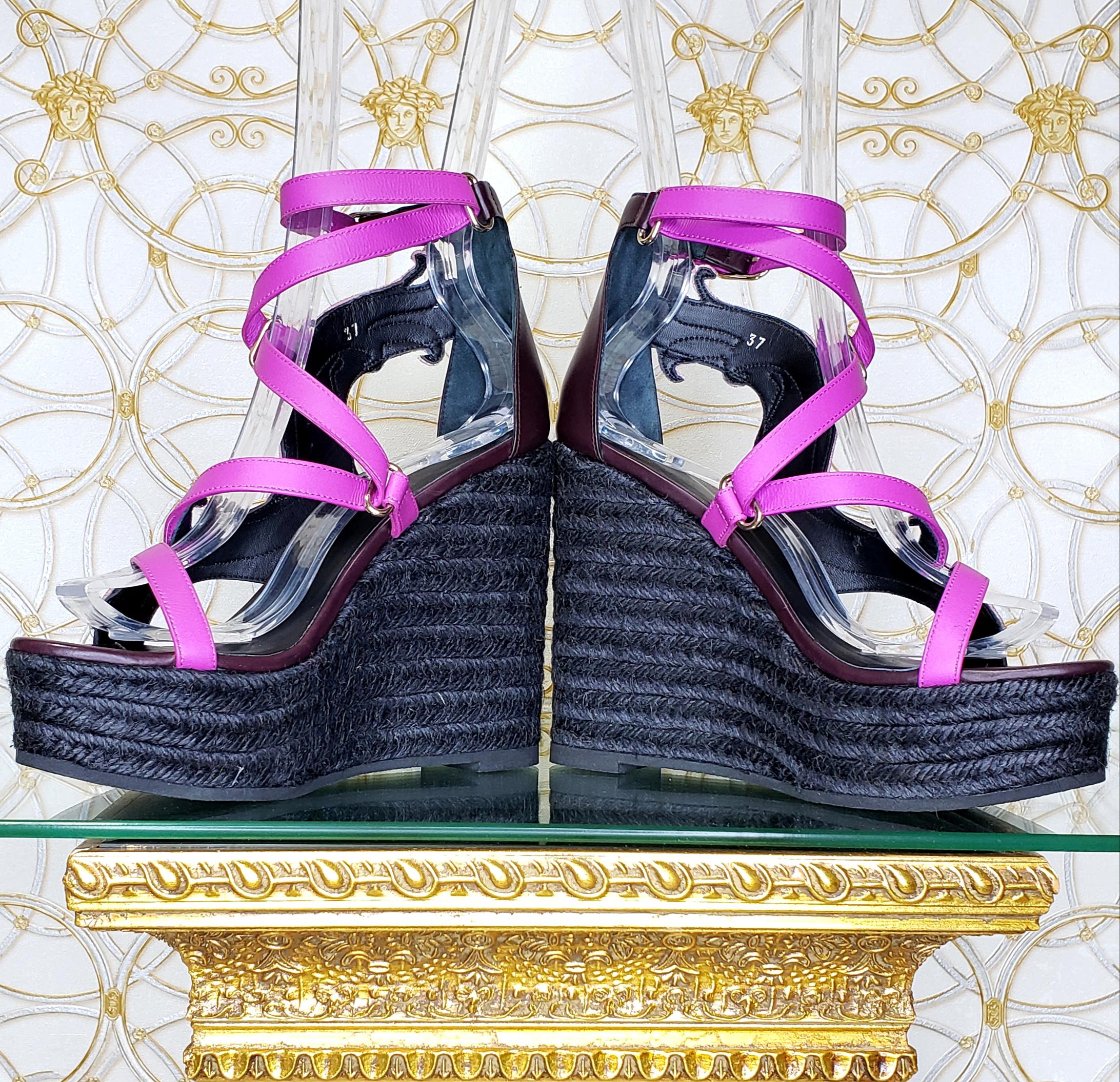 NEW VERSACE PURPLE LEATHER and PINK LACE WEDGE SANDALS 37, 37.5, 38.5 en vente 1
