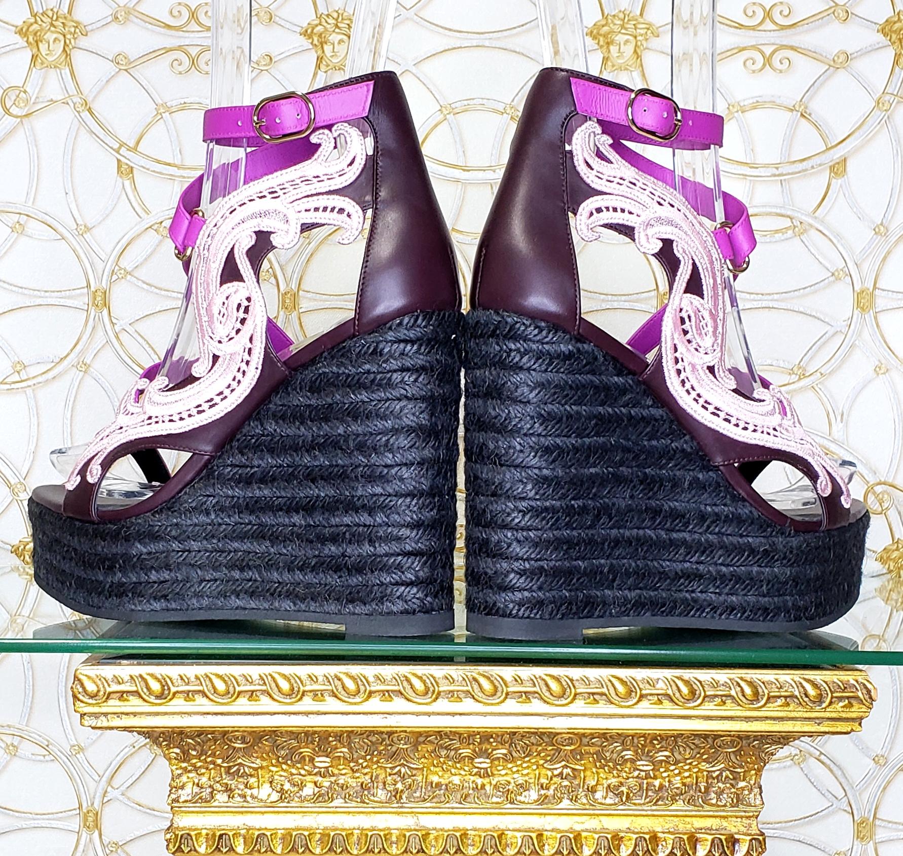 NEW VERSACE PURPLE LEATHER and PINK LACE WEDGE SANDALS 37, 37.5, 38.5 en vente 2