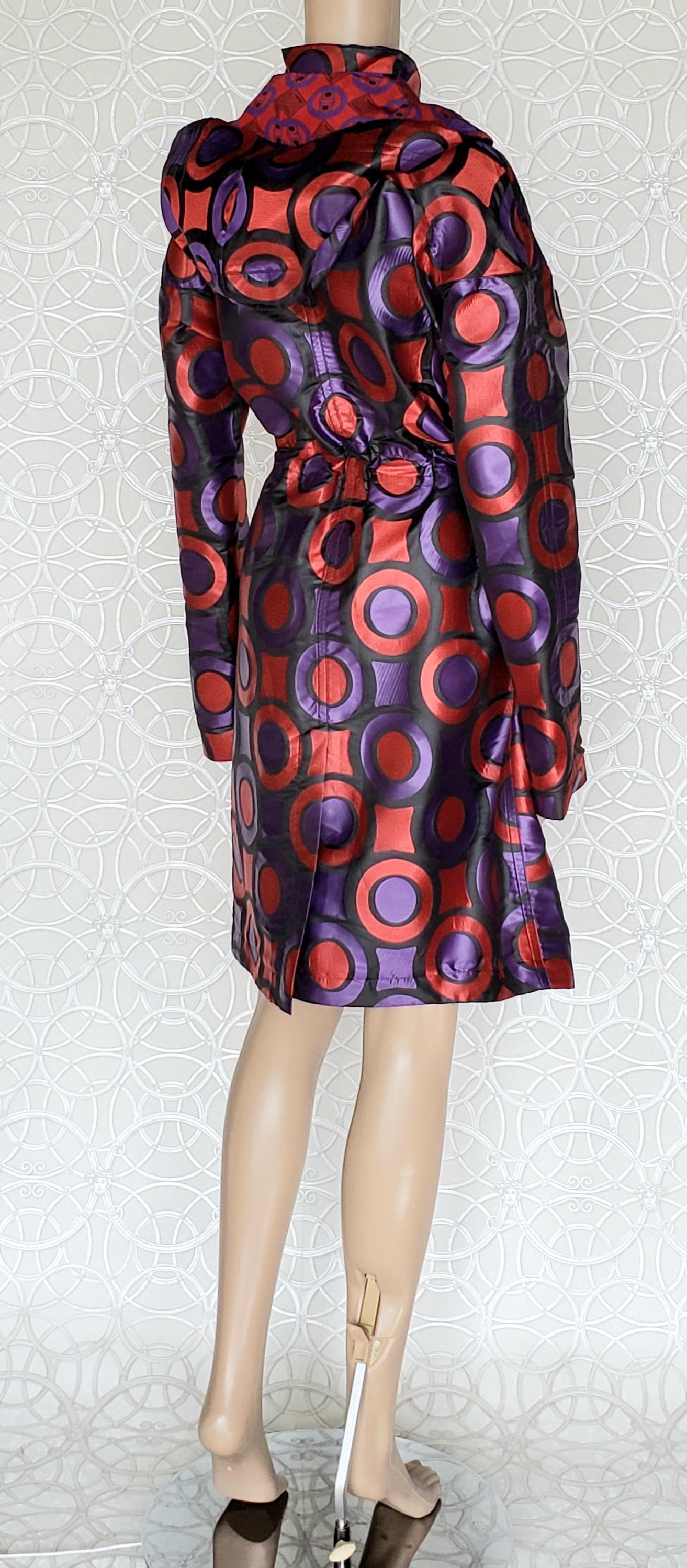 New VERSACE Purple Red Geometric Print Textured Jacquard Trench Coat with Hood In New Condition For Sale In Montgomery, TX