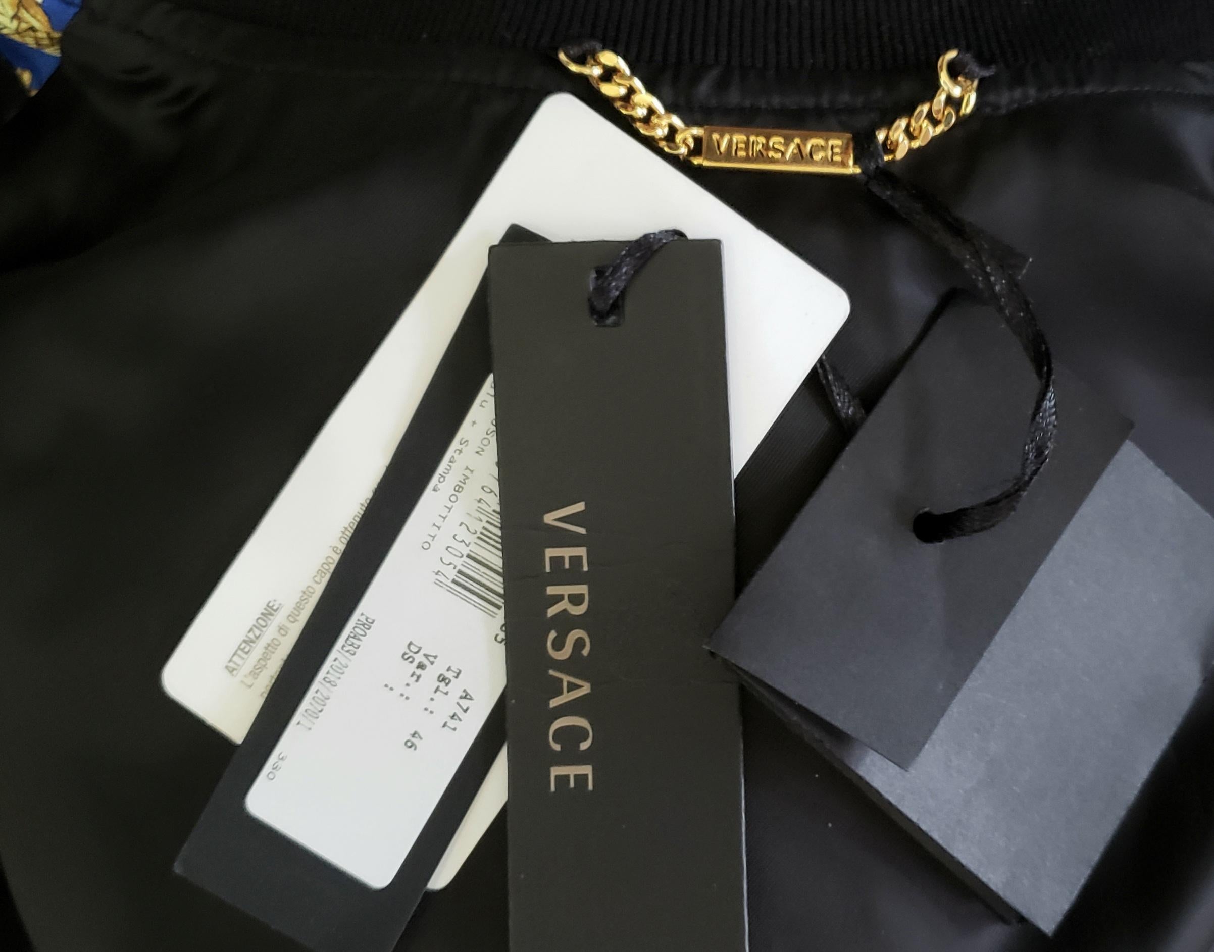 Versace - Veste bouffante courte en soie, collection printemps 2018, état neuf en vente 7