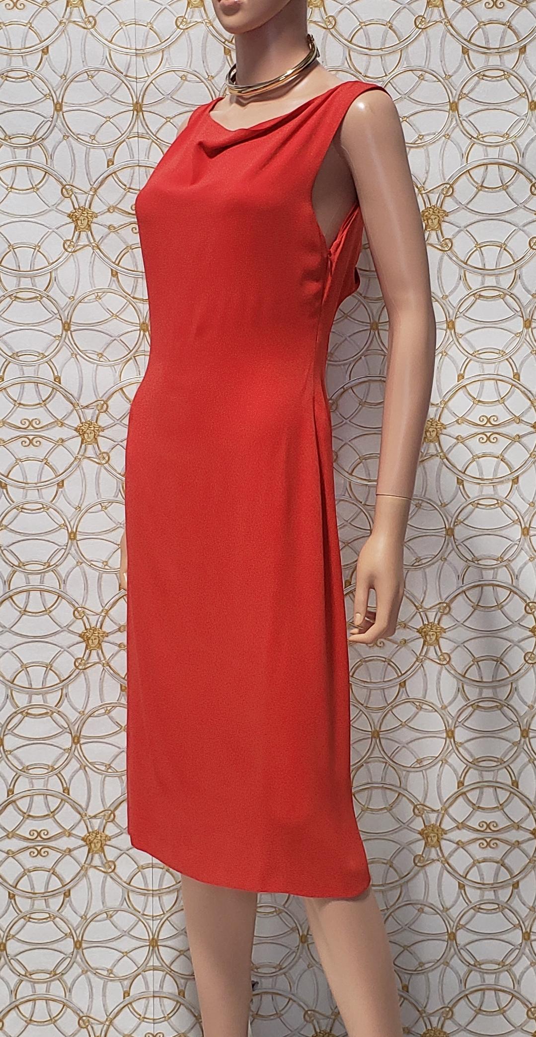 GIANNI VERSACE COUTURE

1998

Red dress

Cutout on the back

Made in Italy

Content: 100% silk

Fully lined

IT Size 44 - US 10

armpit to armpit 18 1/2