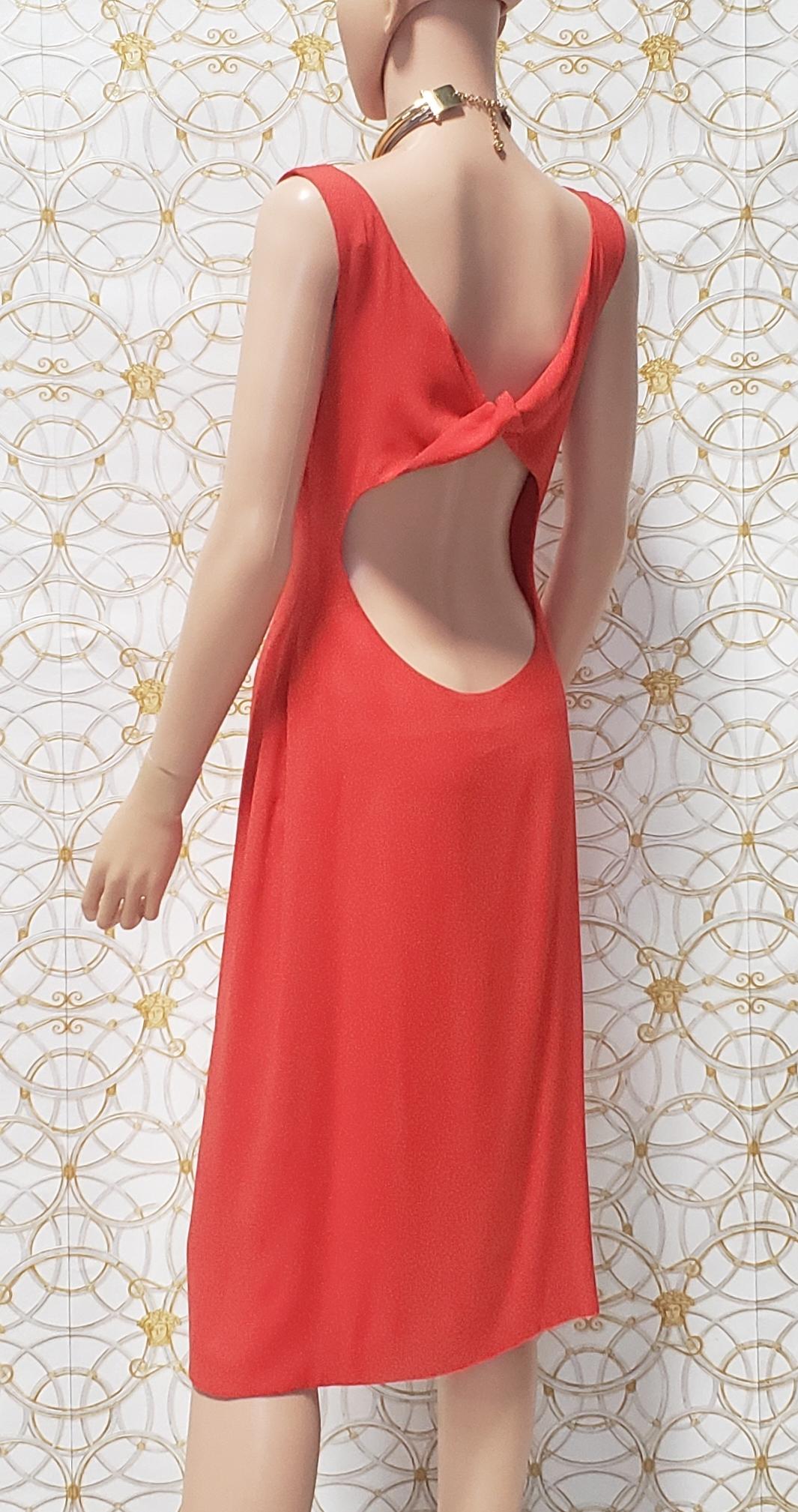 1998 VINTAGE GIANNI VERSACE COUTURE RED SILK DRESS  it 44 In New Condition For Sale In Montgomery, TX