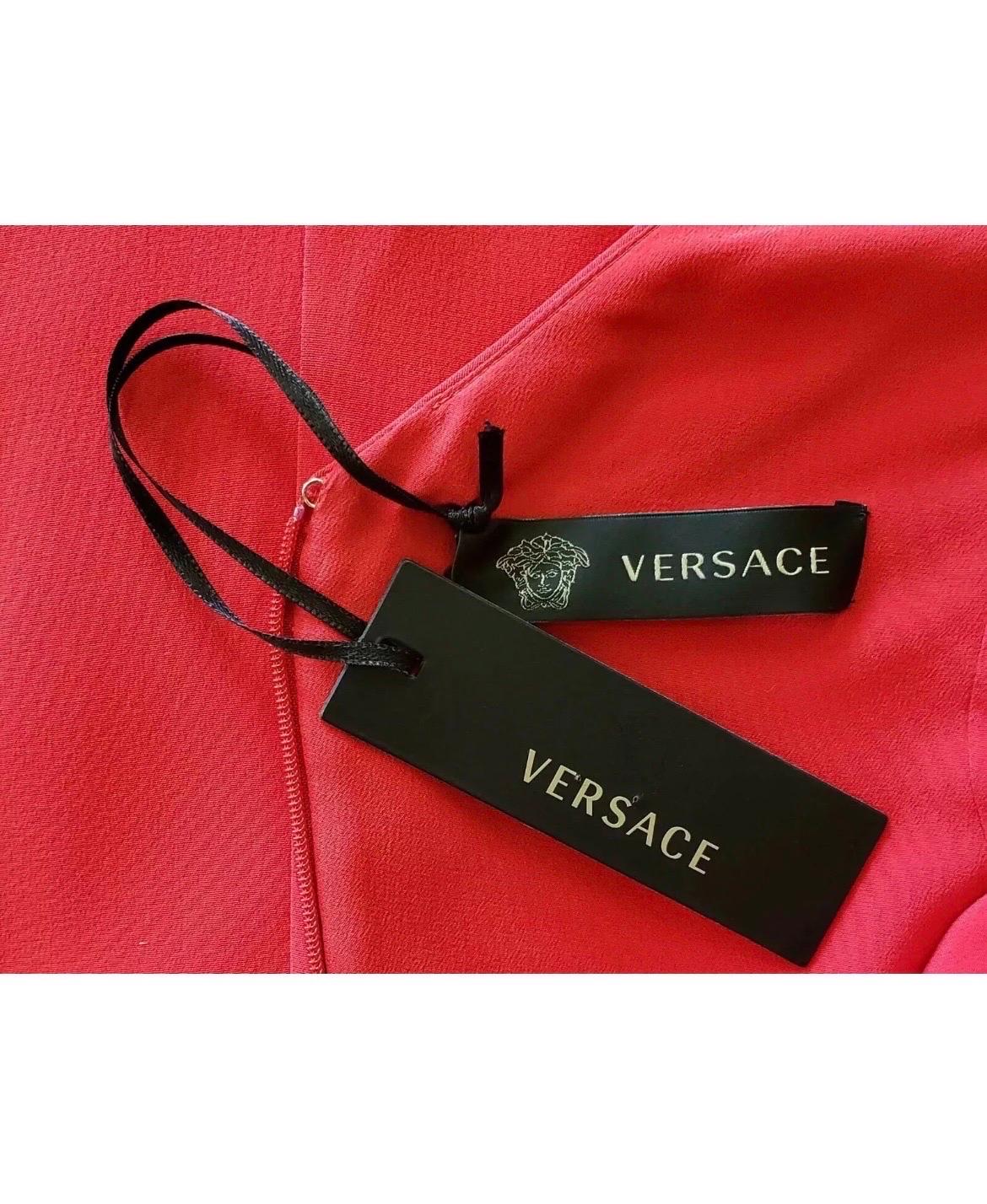 Neu Versace Rotes Seidenkleid mit langen Ärmeln und Verzierungen aus Seide 38 - 2 im Angebot 2