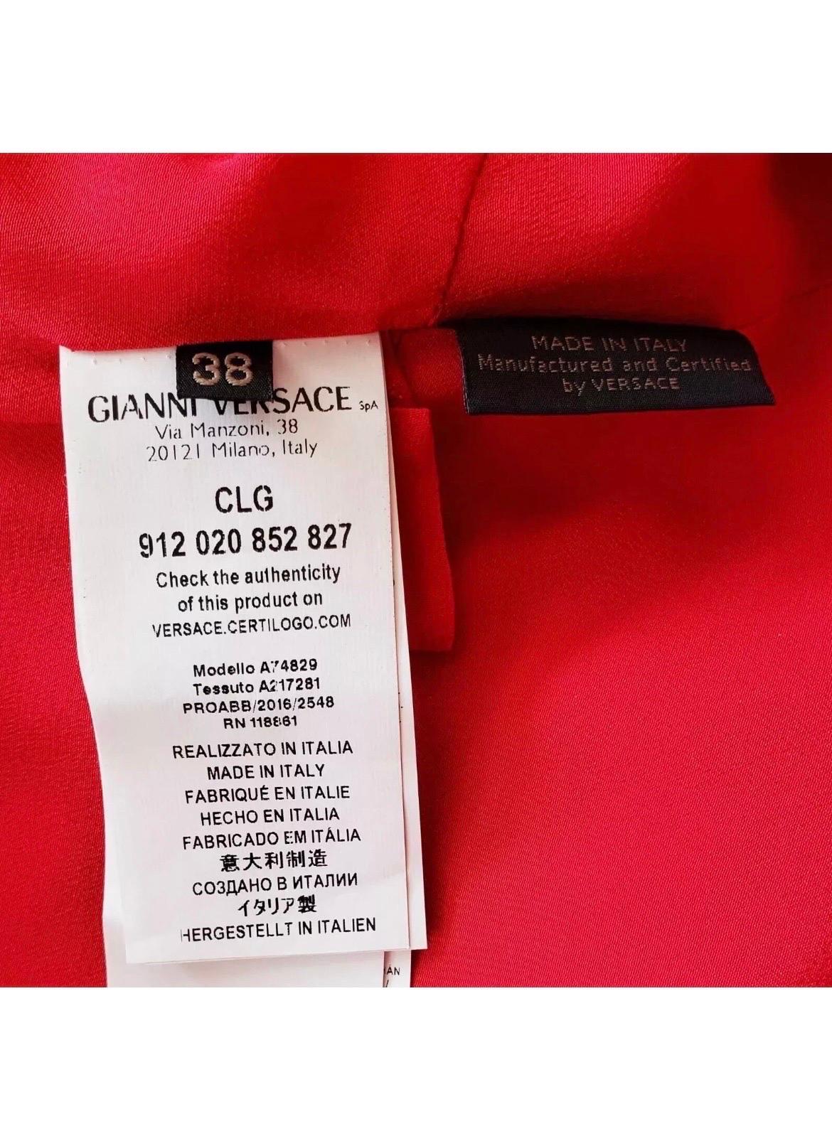 Neu Versace Rotes Seidenkleid mit langen Ärmeln und Verzierungen aus Seide 38 - 2 im Angebot 3