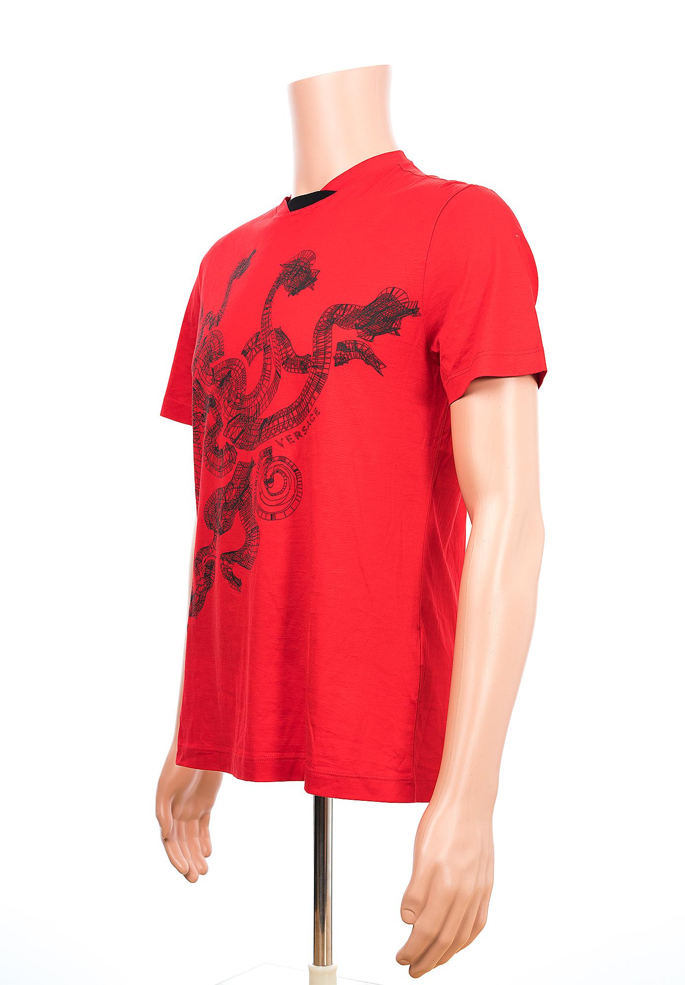 VERSACE 
Red T-Shirt with Three-Headed Dragon.

Demonstrate your taste for luxurious accessories and your love for Versace 
with this graphic three-headed dragon print T - shirt.

A timeless yet trendy t-shirt that's sure to turn heads.
Color: