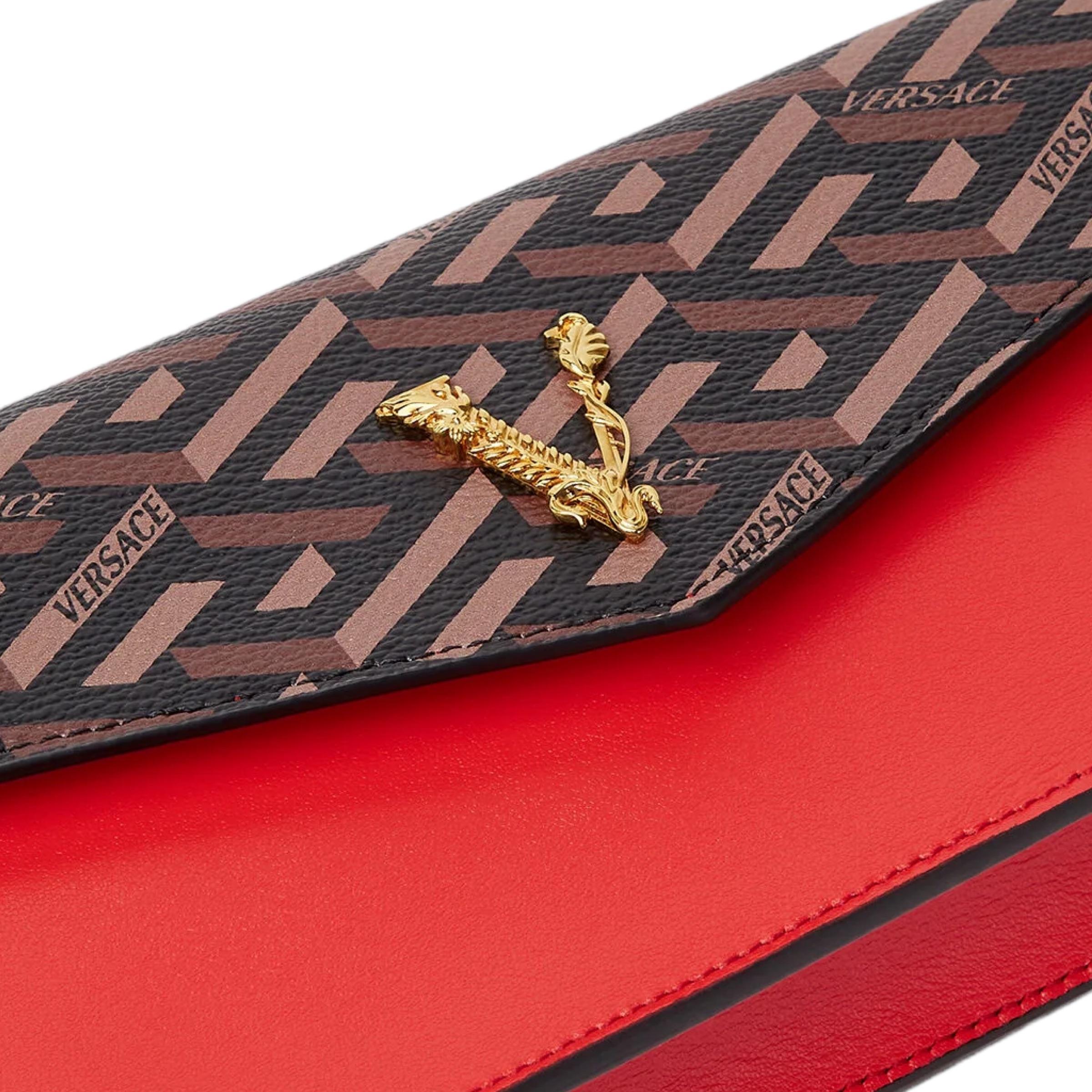 NEW Versace Borsa a tracolla in pelle rossa Virtus La Greca Monogram in vendita 2