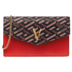 NEU Versace Rote Virtus La Greca Monogramm Leder-Umhängetasche