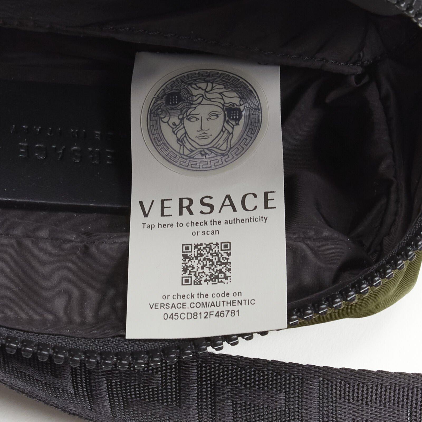 new VERSACE reflective logo green nylon Greca strap crossbody messenger bag en vente 6