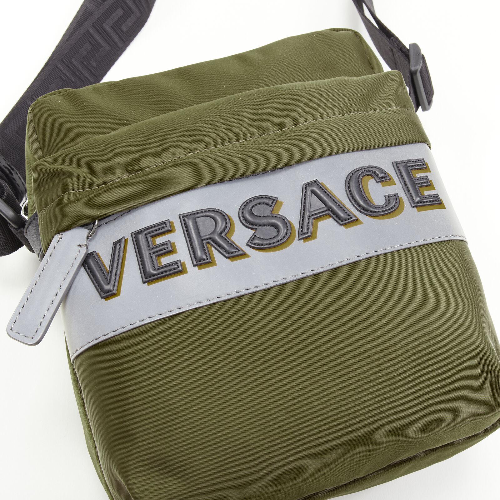 new VERSACE reflective logo green nylon Greca strap crossbody messenger bag en vente 2