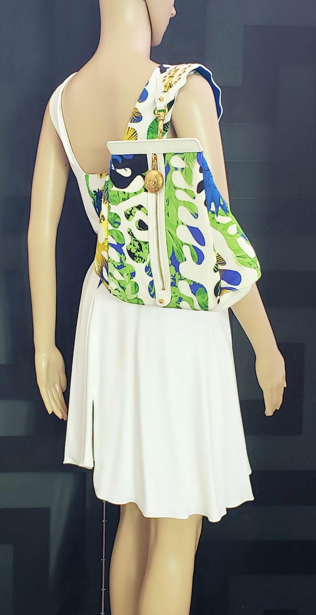 NEW VERSACE RESORT 2012 LOOK#16 SILK WHITE DRESS, BACKPACK and BELT Size US 2 For Sale 2