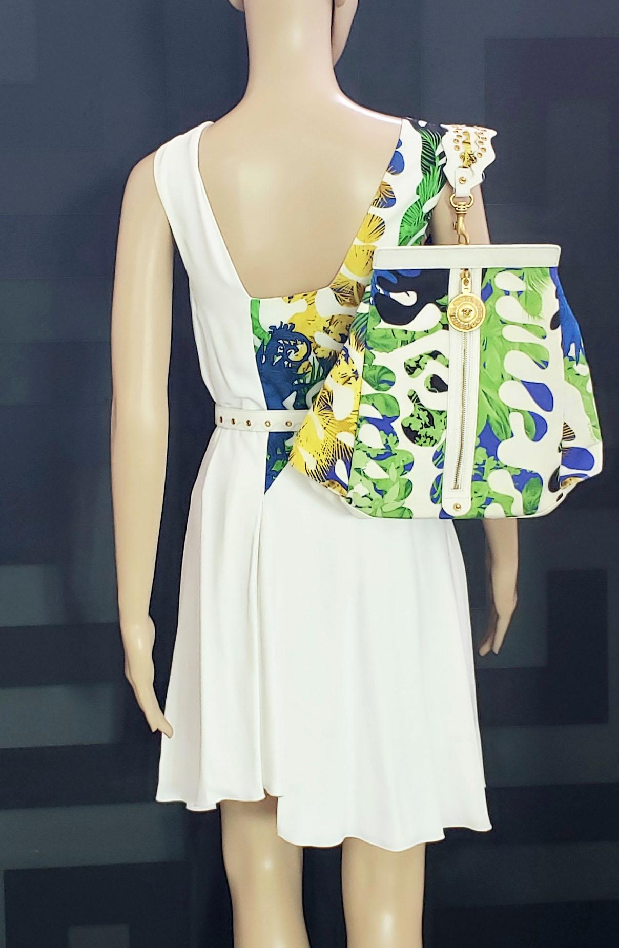 NEW VERSACE RESORT 2012 LOOK#16 SILK WHITE DRESS, BACKPACK and BELT Size US 2 For Sale 3