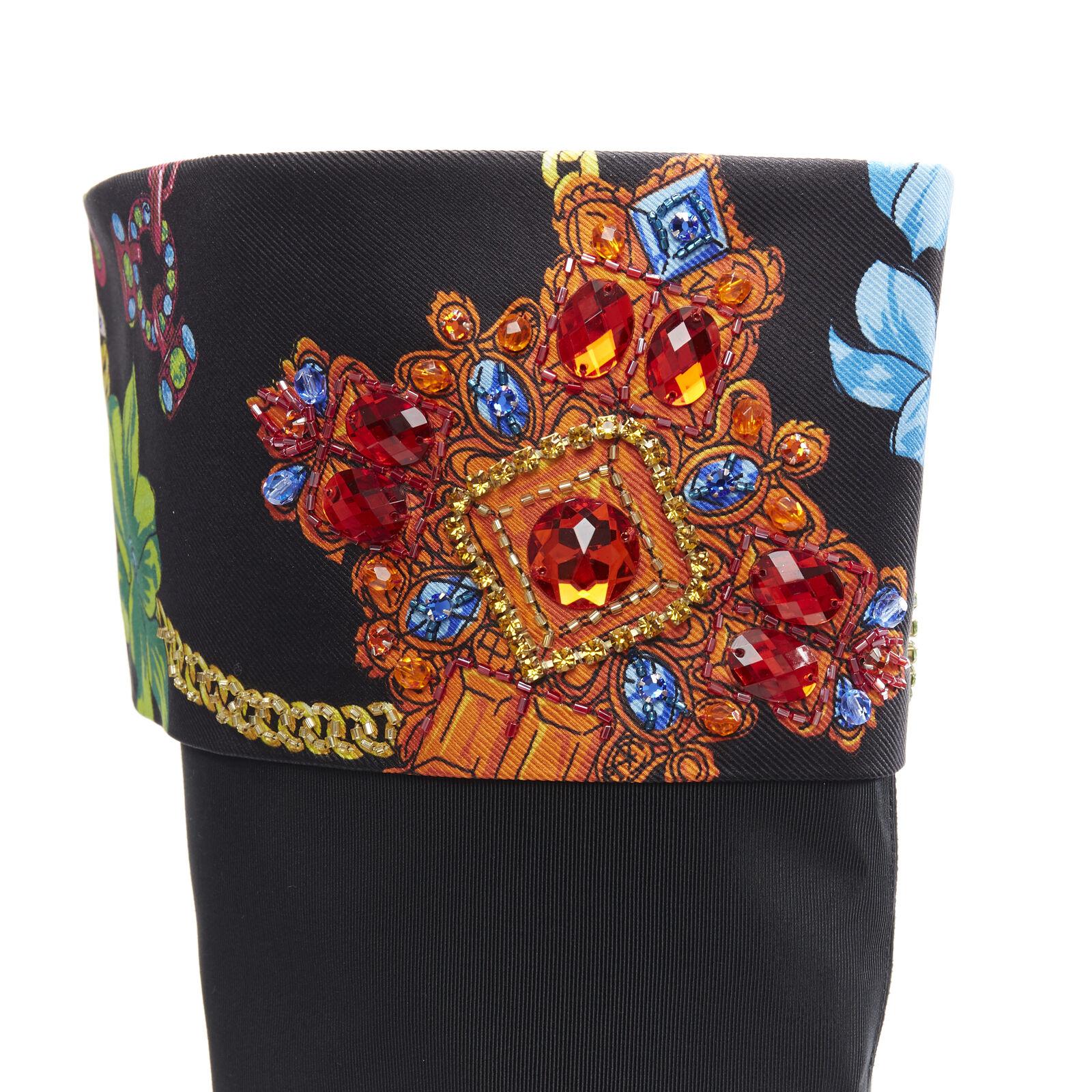 Versace - Bottes de défilé à rabat embellies de cristaux et de chaînes noires, taille EU 40, état neuf en vente 5