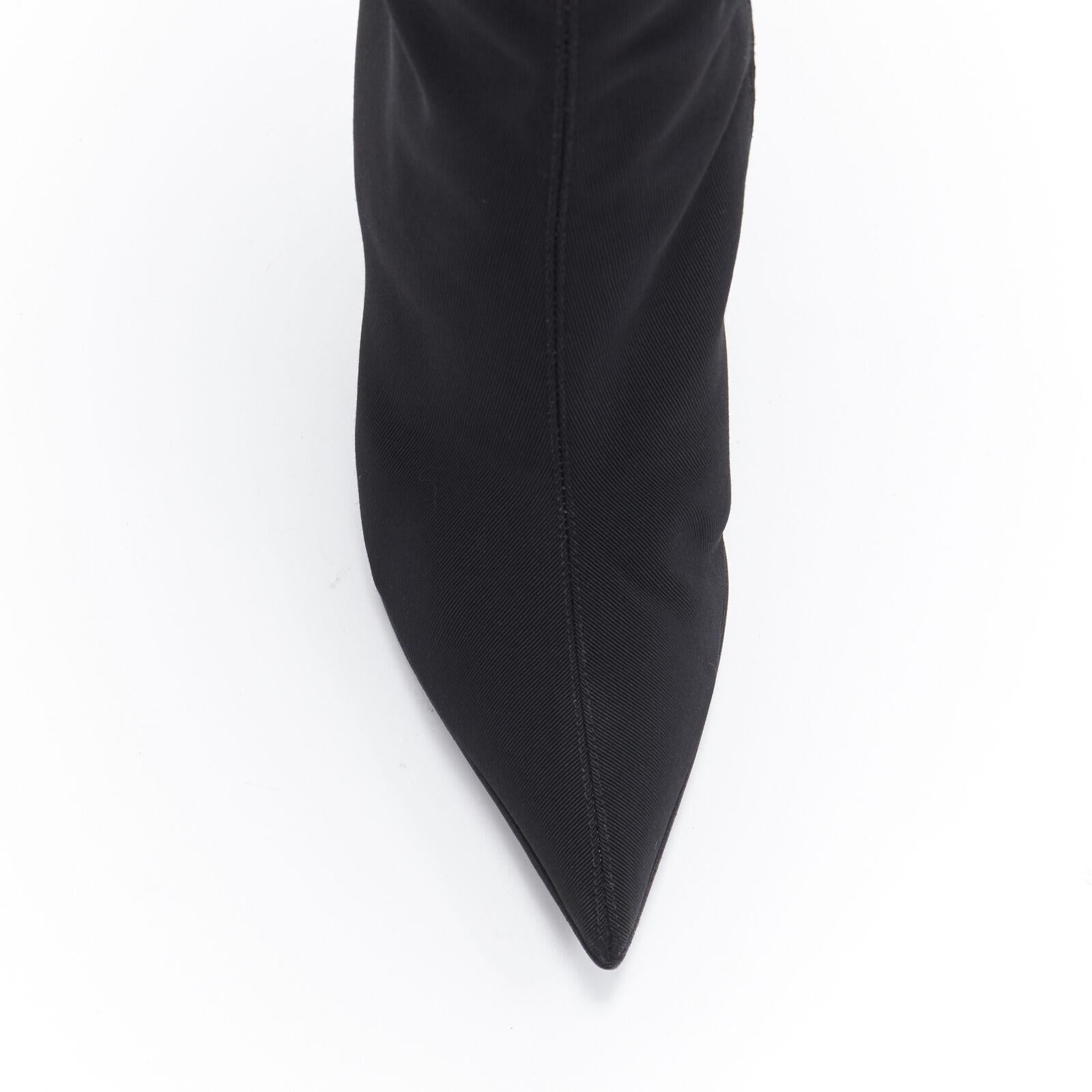 Neuer VERSACE Laufsteg-Stiefel mit schwarzer Kette und Kristallverzierung aus Faltleder EU 40 im Angebot 4