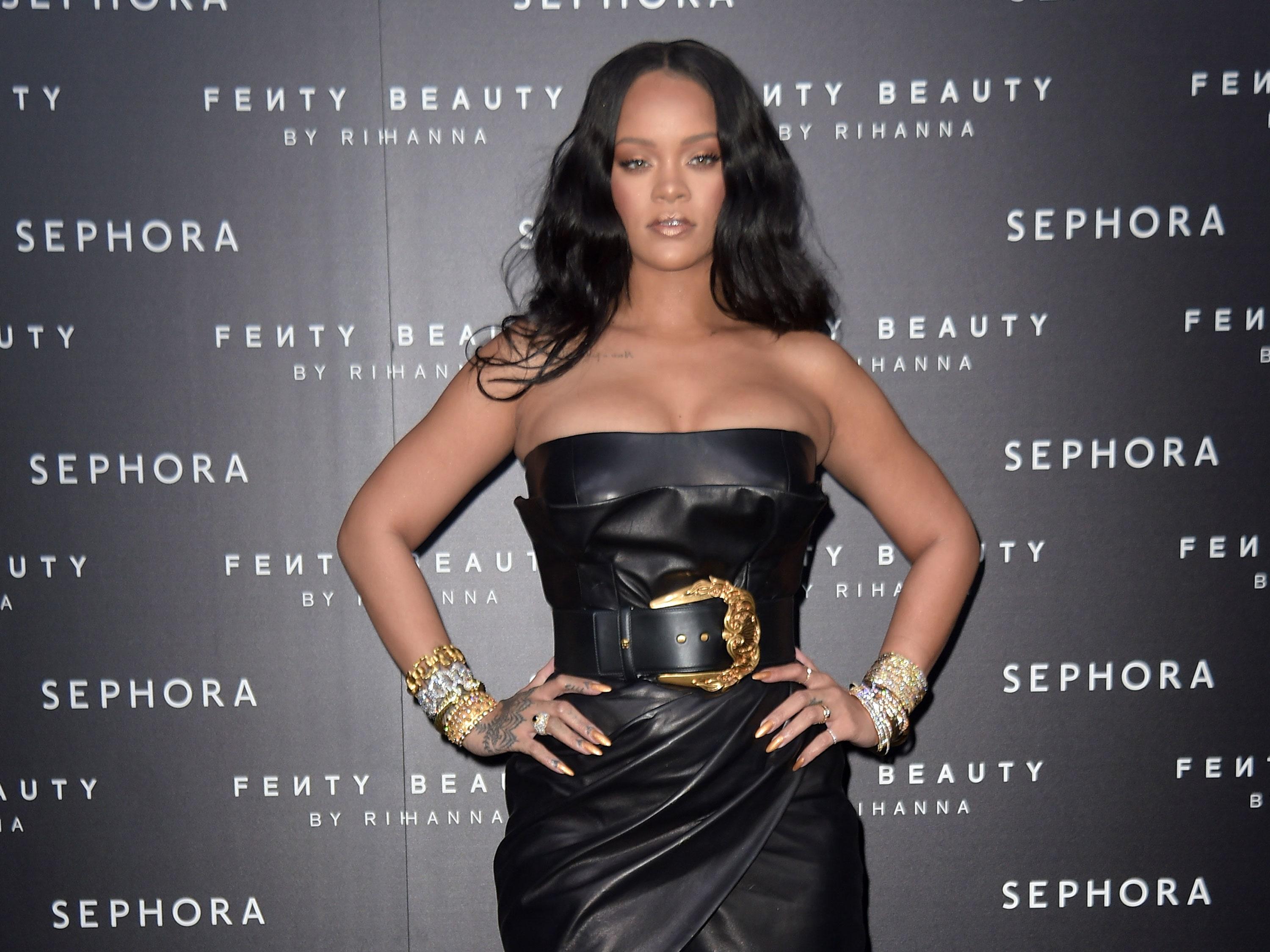 new VERSACE Runway Gold Baroque oversized buckle waist belt Rihanna 85cm 34