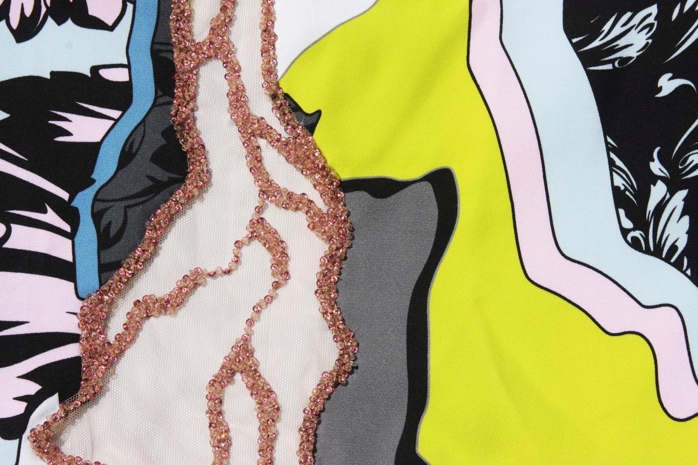 Neues Versace Laufsteg Minikleid mit Cutouts, Tüll, Pailleten und Perlen verziert, 40 im Angebot 1