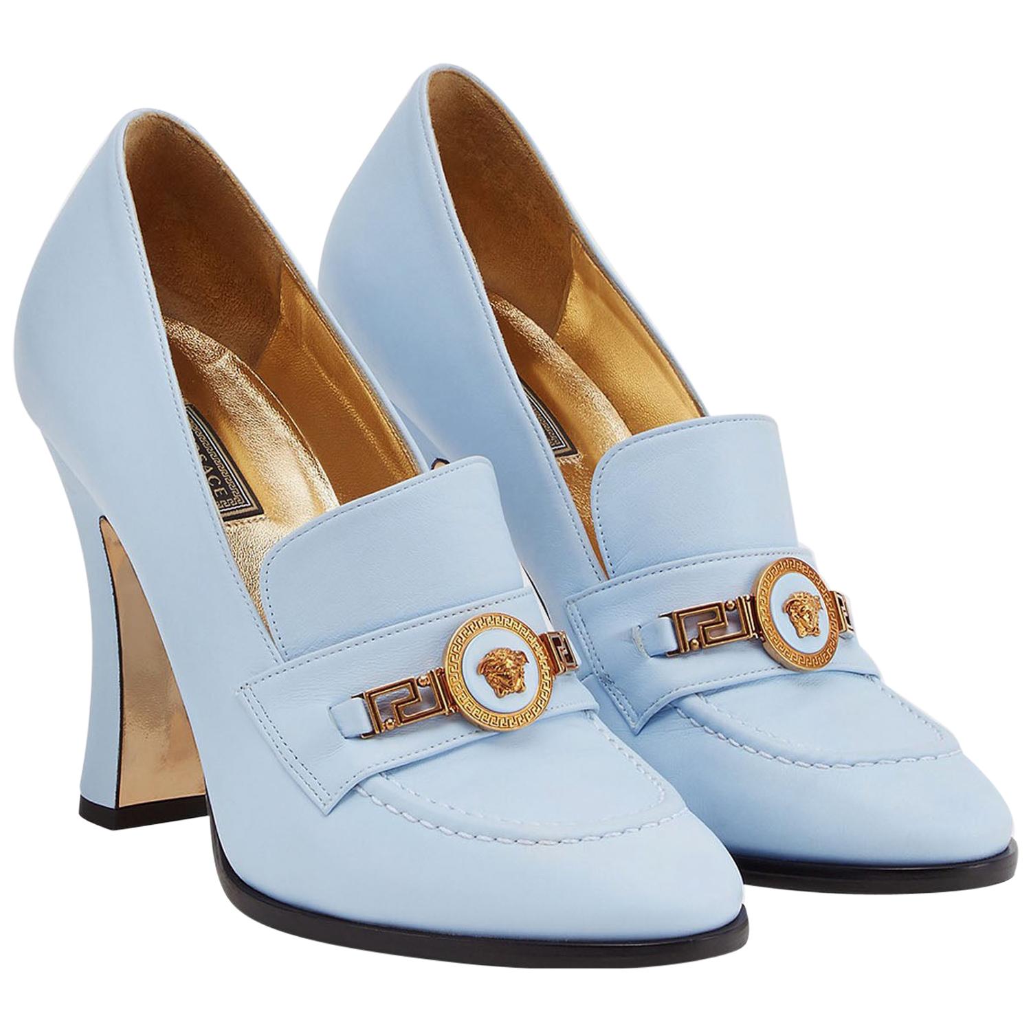New Versace Runway S/S 2018 Baby Blue Lamb Leather Medusa Pumps Shoes 38 + 37.5