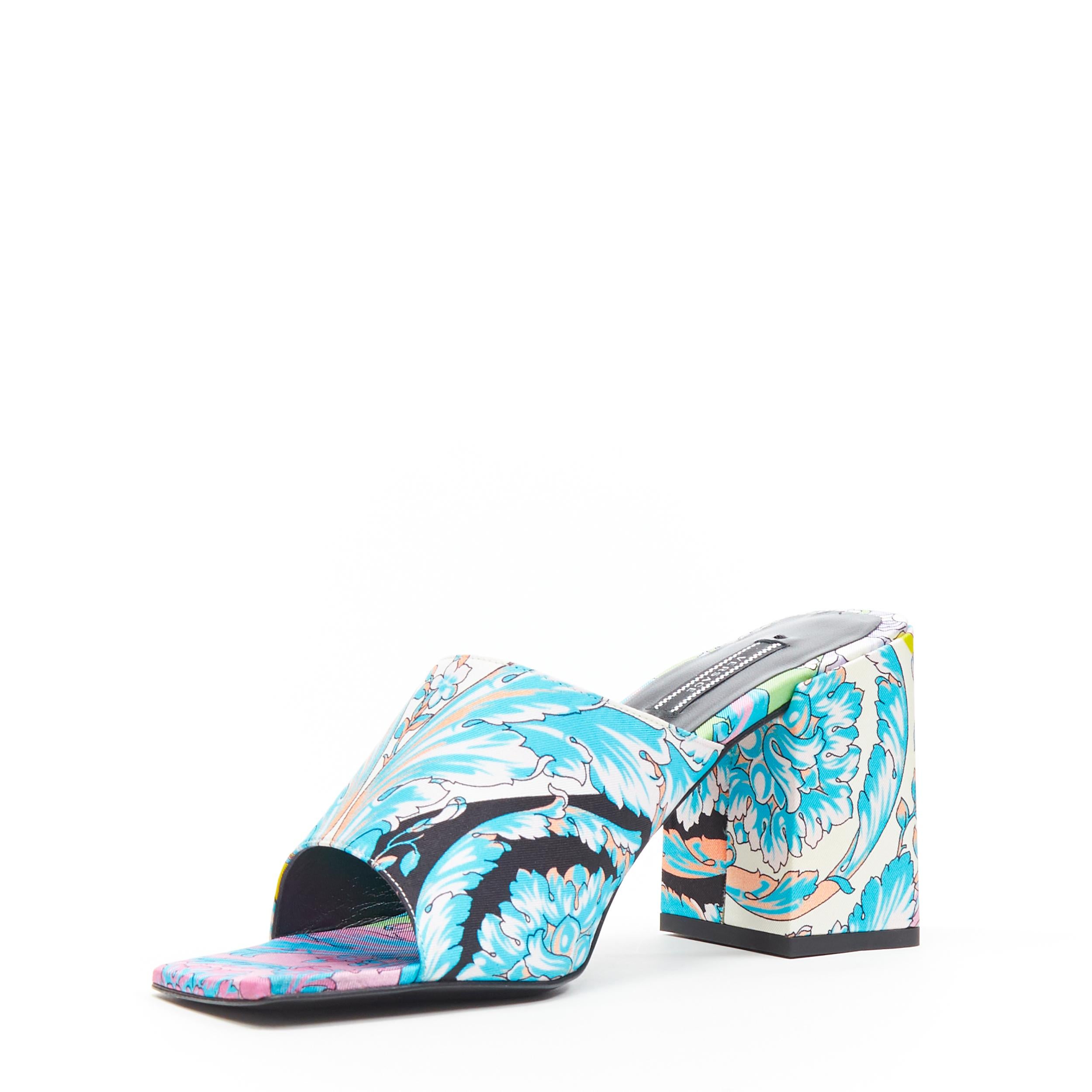 nuovo VERSACE Runway Technicolor Baroque open round toe block heel sandals EU37 In condizioni Nuovo a Hong Kong, NT