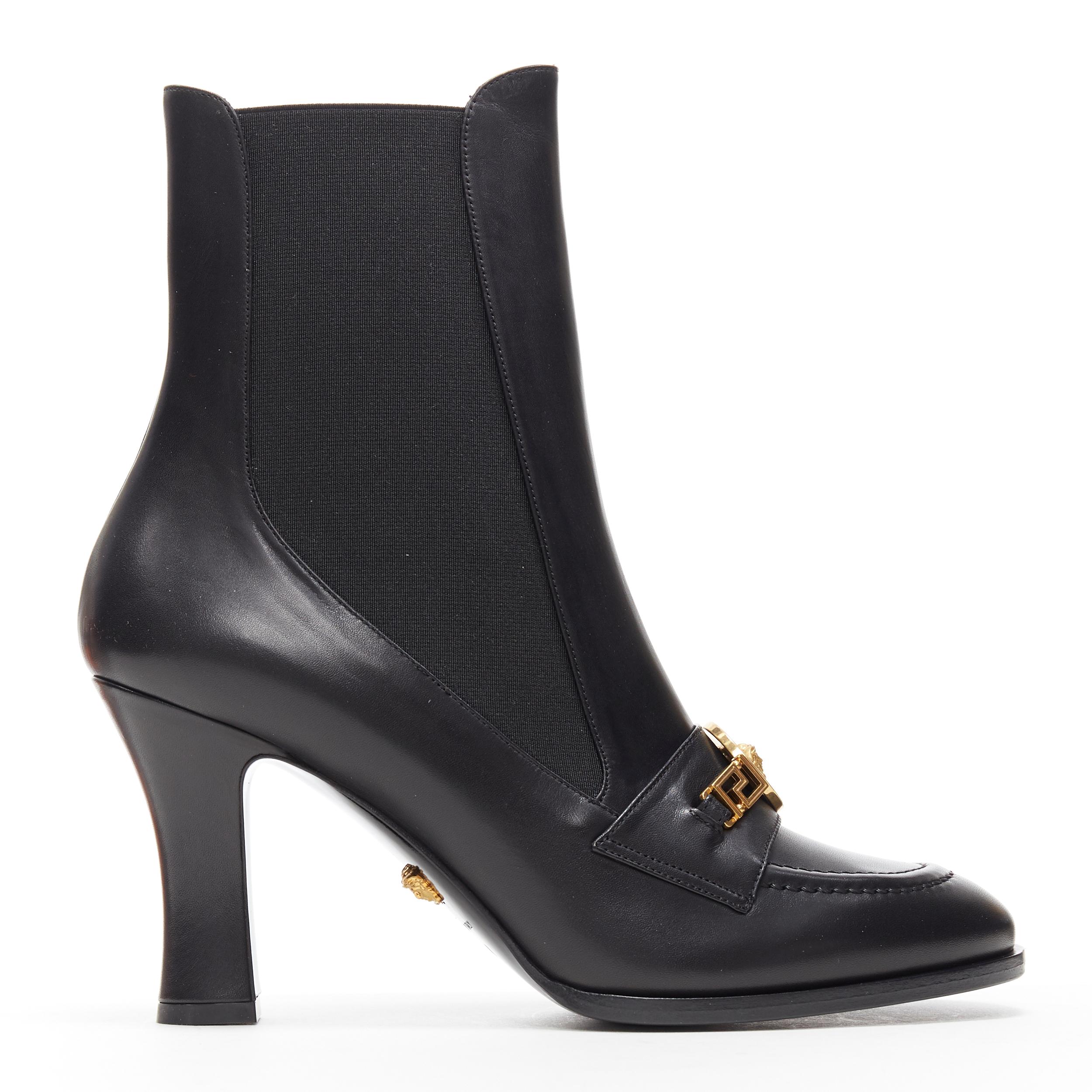 new VERSACE Runway Tribute black Medusa greca chain high heel loafer boots EU37
Brand: Versace
Designer: Donatella Versace
Collection: Spring Summer 2018
Model Name / Style: Loafer boots
Material: Leather
Color: Black
Pattern: Solid
Extra Detail: