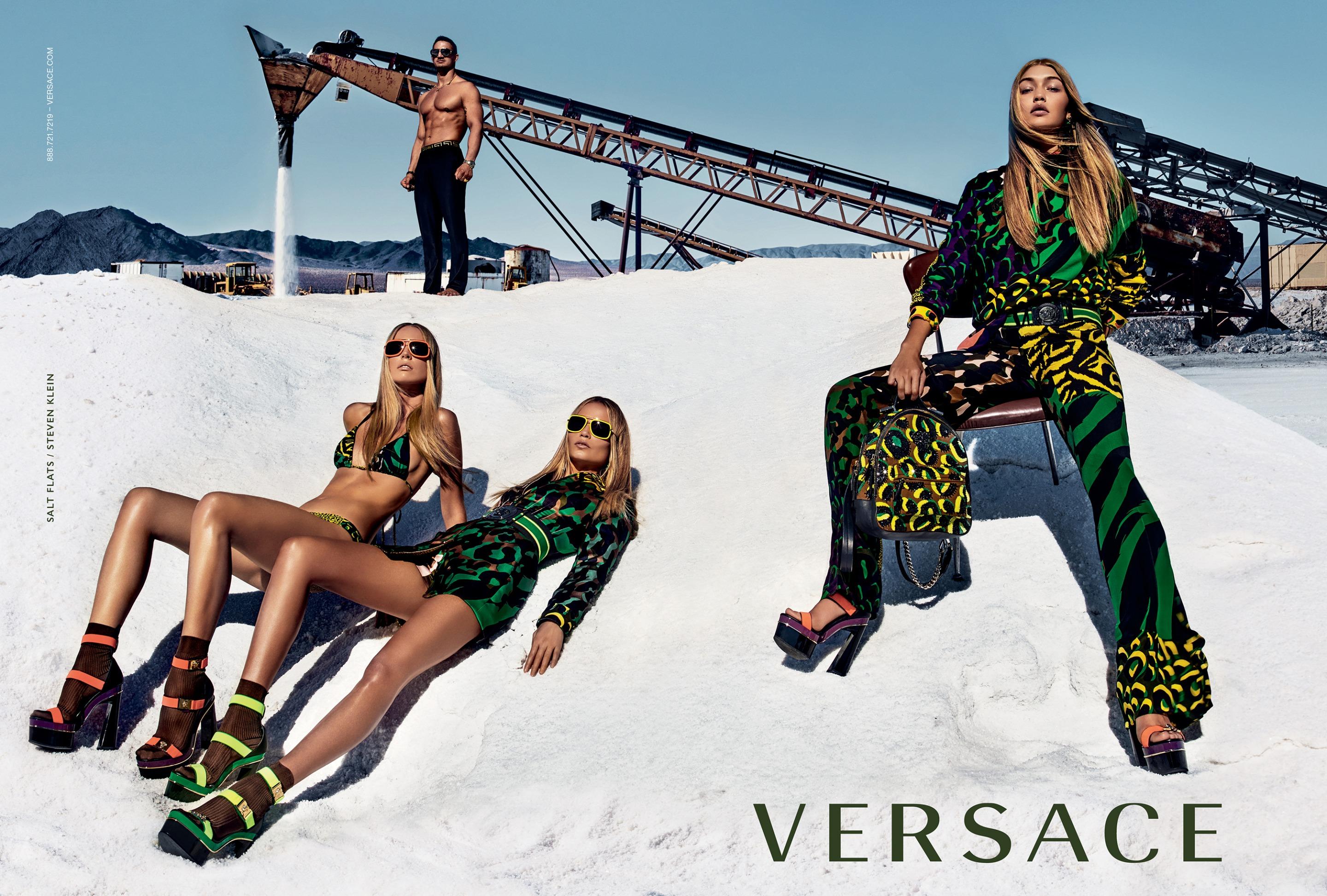 Brand New
Stunning Versace Heels
Runway Gigi Hadid Ad Platforms
Olive Green
Gold Versace Medusa Hardware
Size: 36.5
Heel 6.25