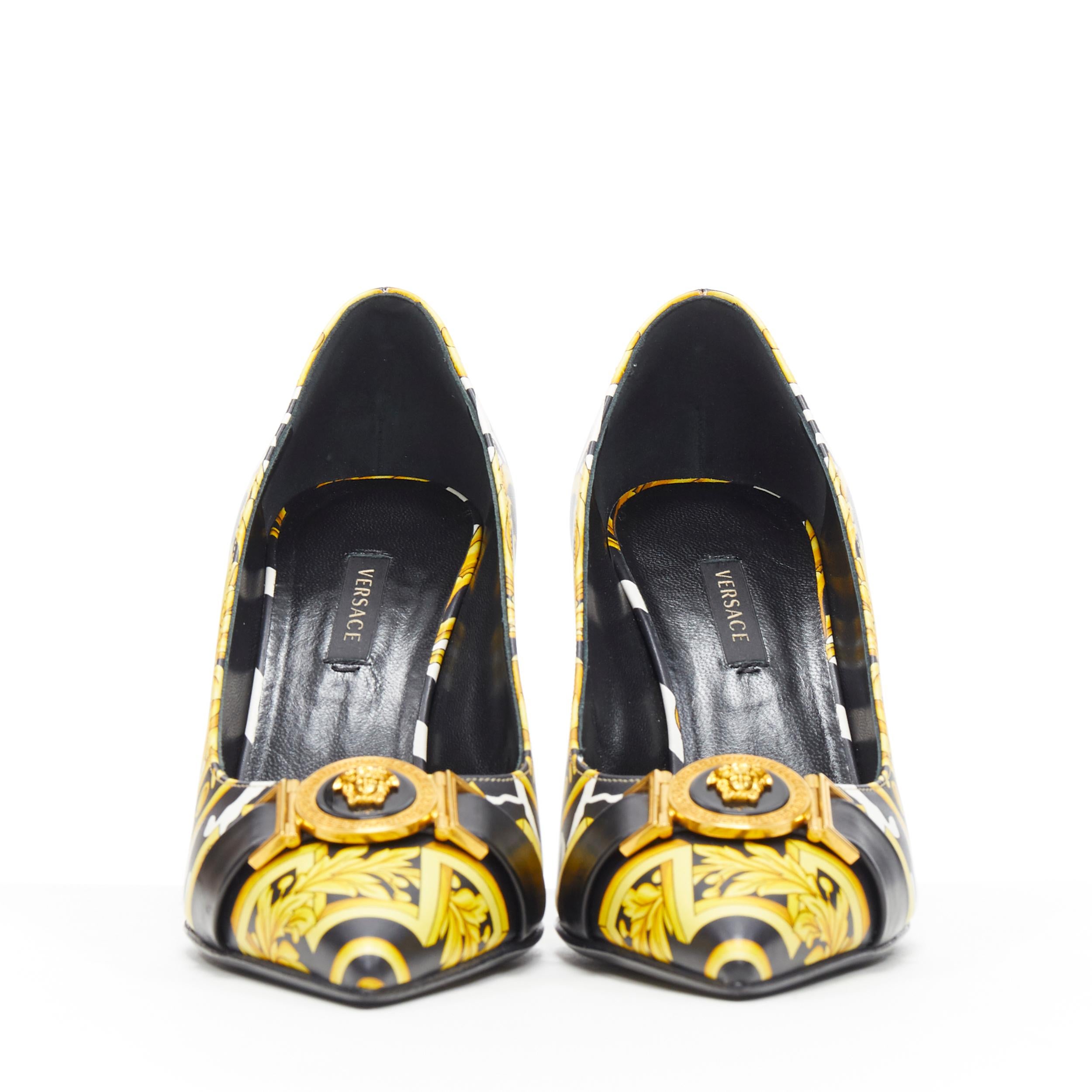 nuevo VERSACE Savage Barocco oro negro blanco Medusa  tacón puntiagudo de cuero EU38 Gris