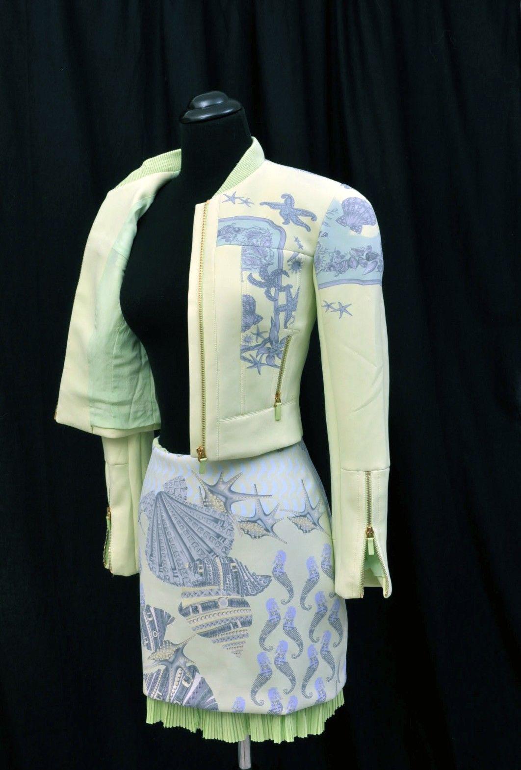 New VERSACE Seashell Print Jacket and Skirt Suit 2