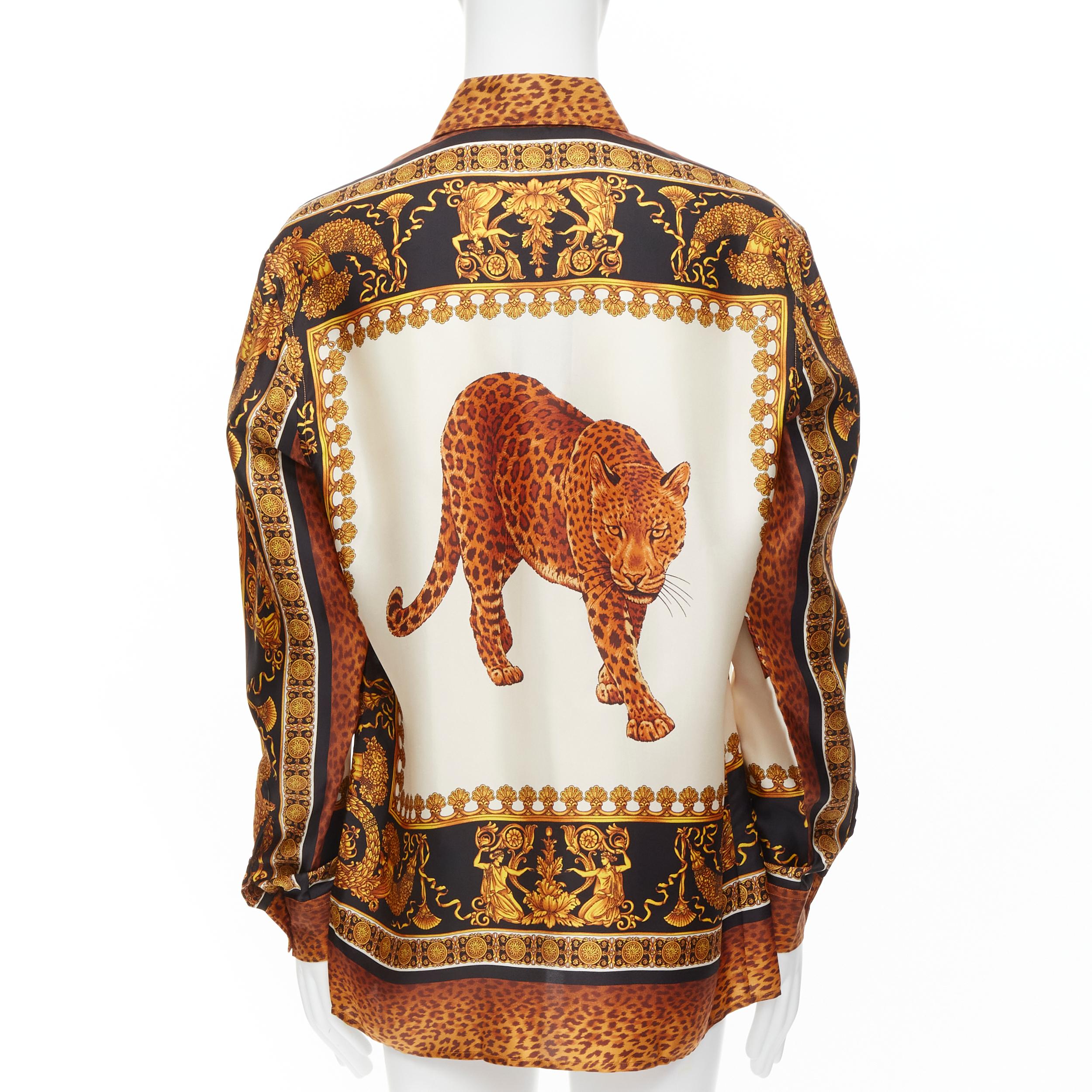 new VERSACE Signature Wild Leopard print Barocco silk shirt EU41 L 
Reference: TGAS/C00089 
Brand: Versace 
Designer: Donatella Versace 
Collection: Wild Leopard Runway 
Material: Silk 
Color: Brown 
Pattern: Leopard 
Closure: Button 
Extra Detail:
